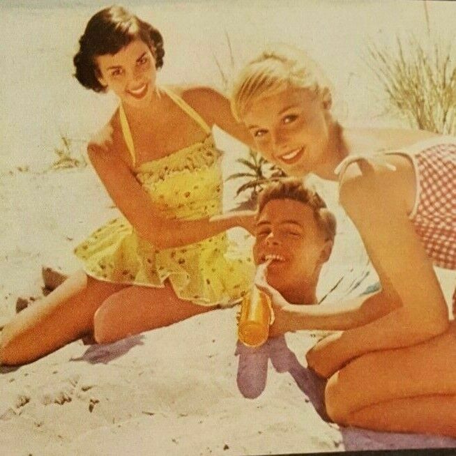 Vintage Life Magazine Ad \'58 Kodak Signet 35mm Color Slides Camera Beach Girls