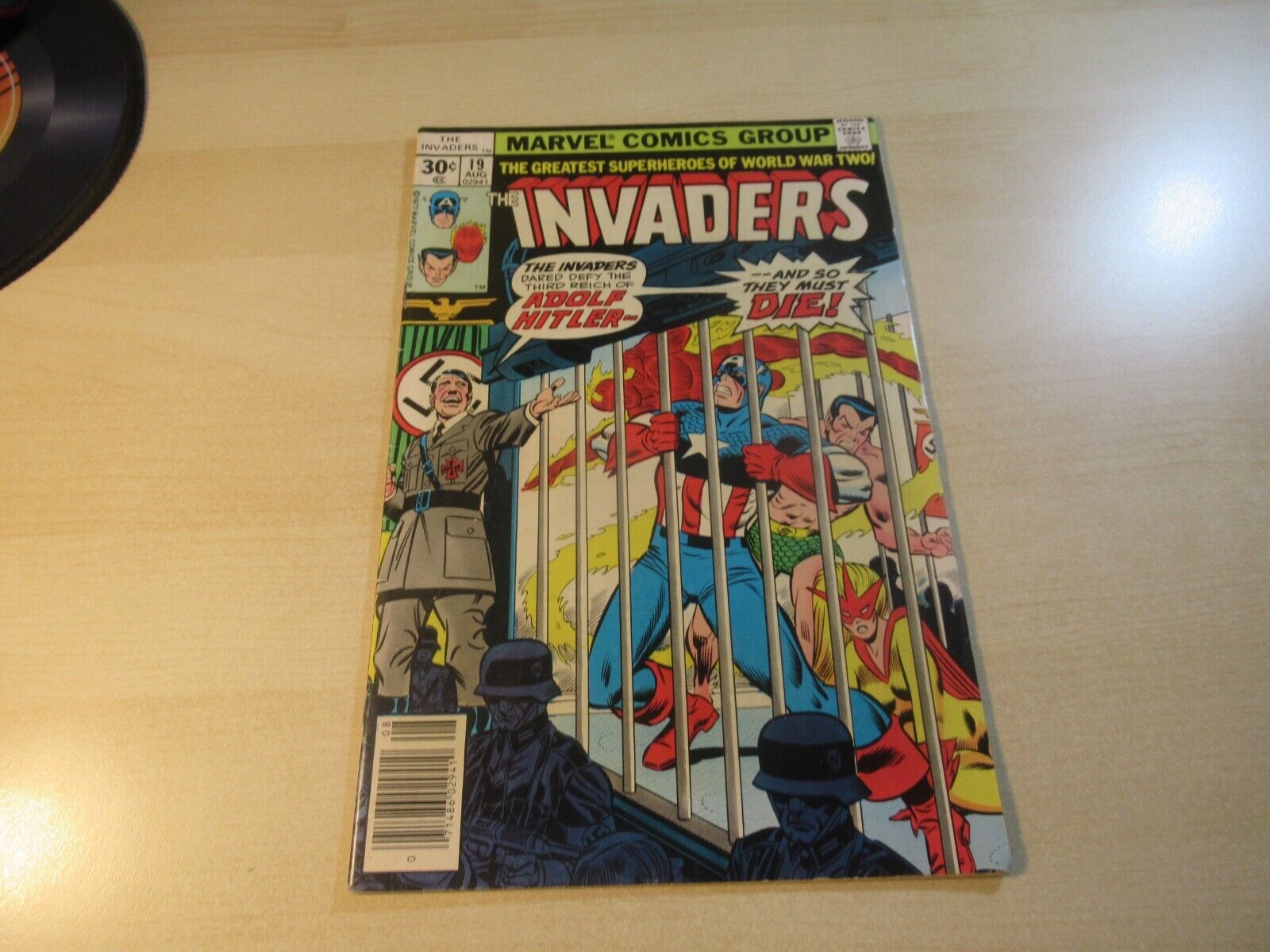 INVADERS #19 MARVEL BRONZE HIGHER GRADE HITLER COVER FALSWORTH NEW UNION JACK