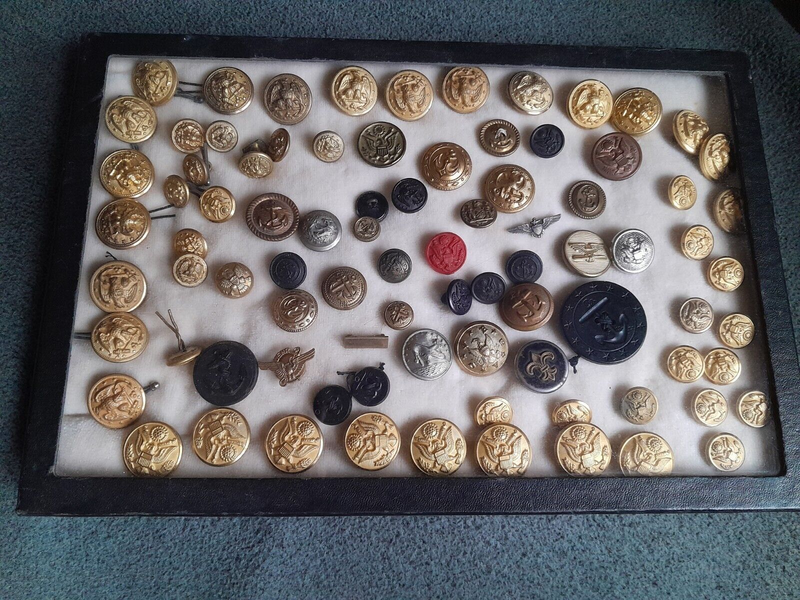 Amazing WW1 & WW2 Collection Of US/World Military Uniform Buttons