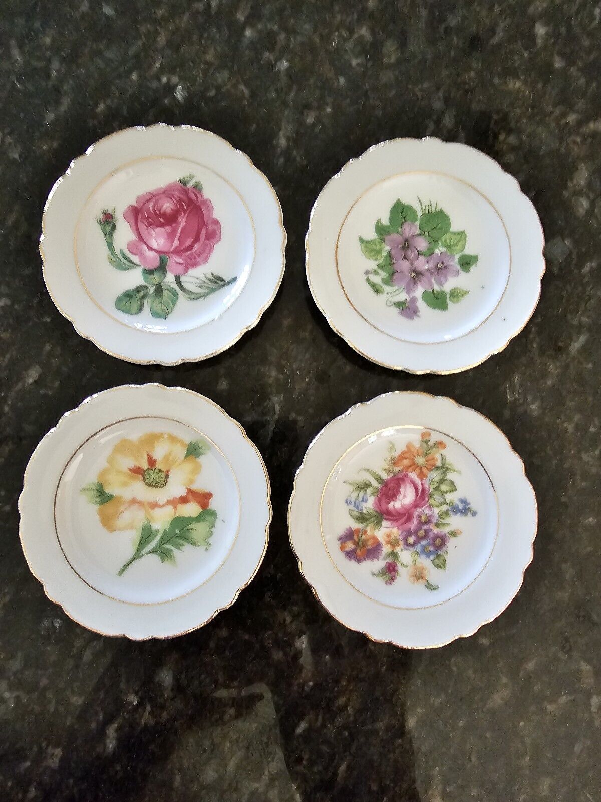 Lovely Set of 5 Ceramic Japanese Flower Plates  3 3/8\