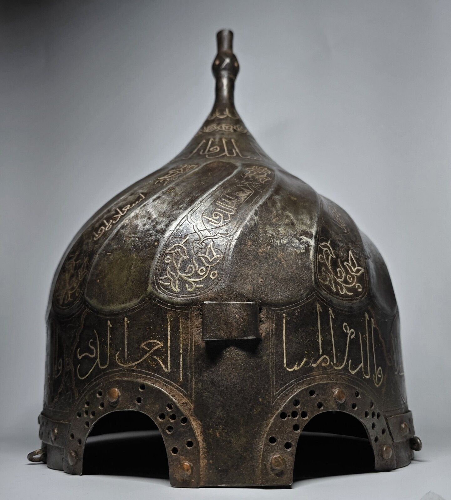 AN IMPORTANT PERSIAN OTTOMAN STEEL HELMET WITH SILVER KUFIC INSCRIPTIONS,DESIGNS