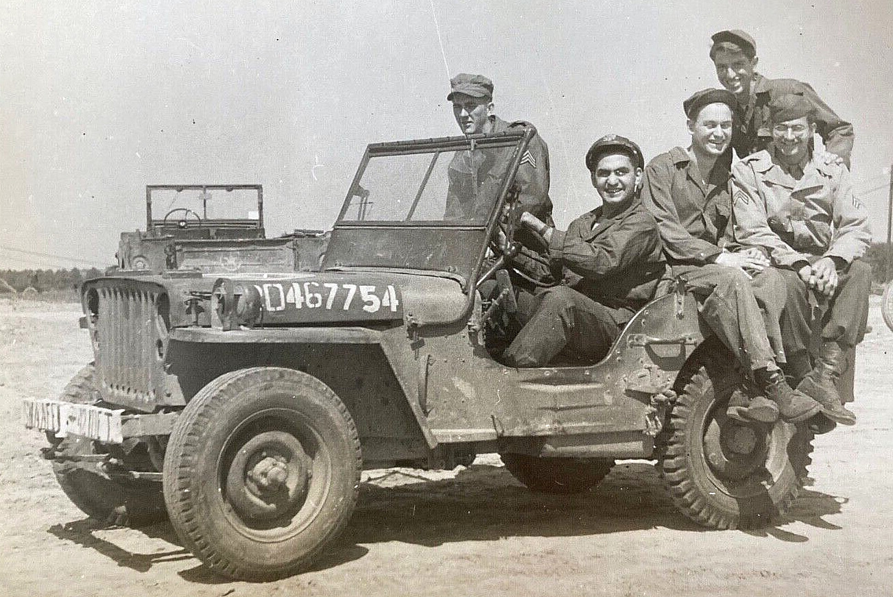 ORIGINAL - WW2 US ARMY AIR FORCE  WILLY'S MB / FORD GPW ( JEEP ) PHOTO c1944