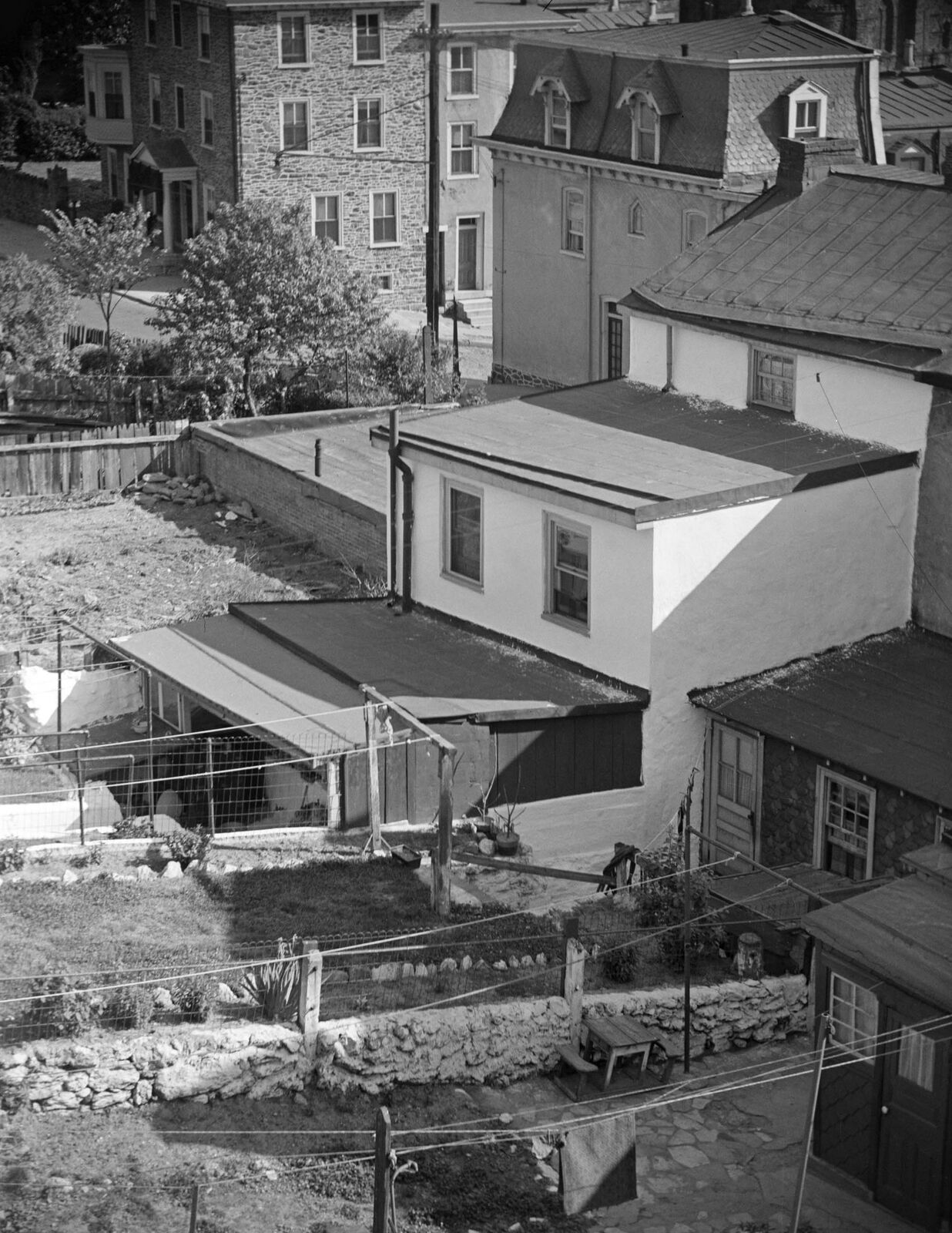 1939 Back Yards on a Hill, Manayunk, Pennsylvania Old Photo 8.5\