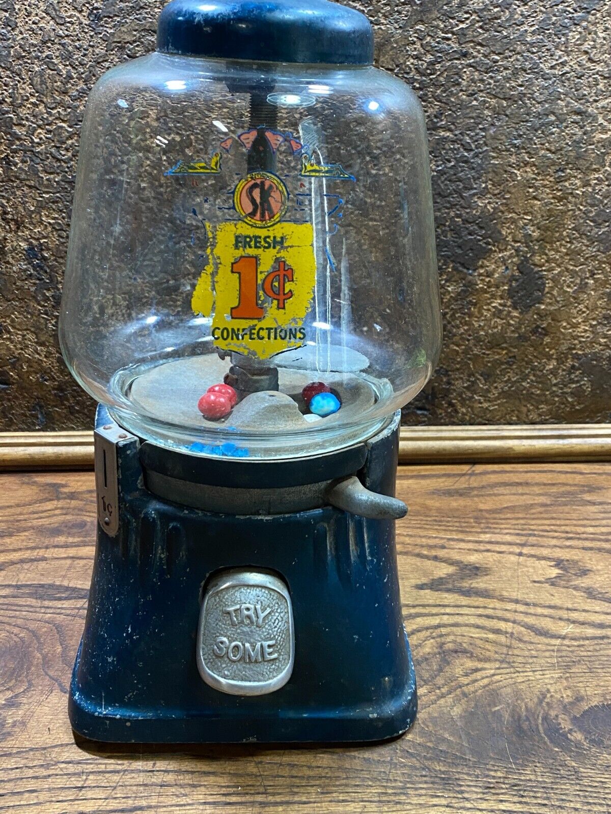 Vintage 1 cent GUMBALL Machine w Glass Dome & Key  Antique Gum Dispenser ~ WORKS