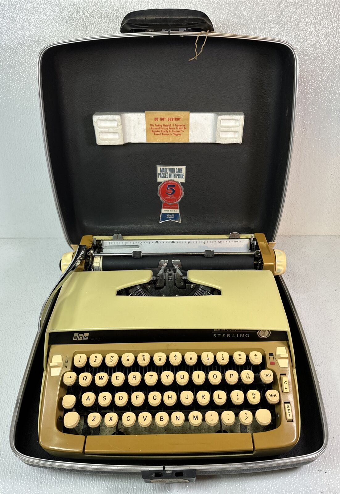 SCM VTG 1973 6MSE Smith- Corona Sterling Portable Manual Typewriter W/Case