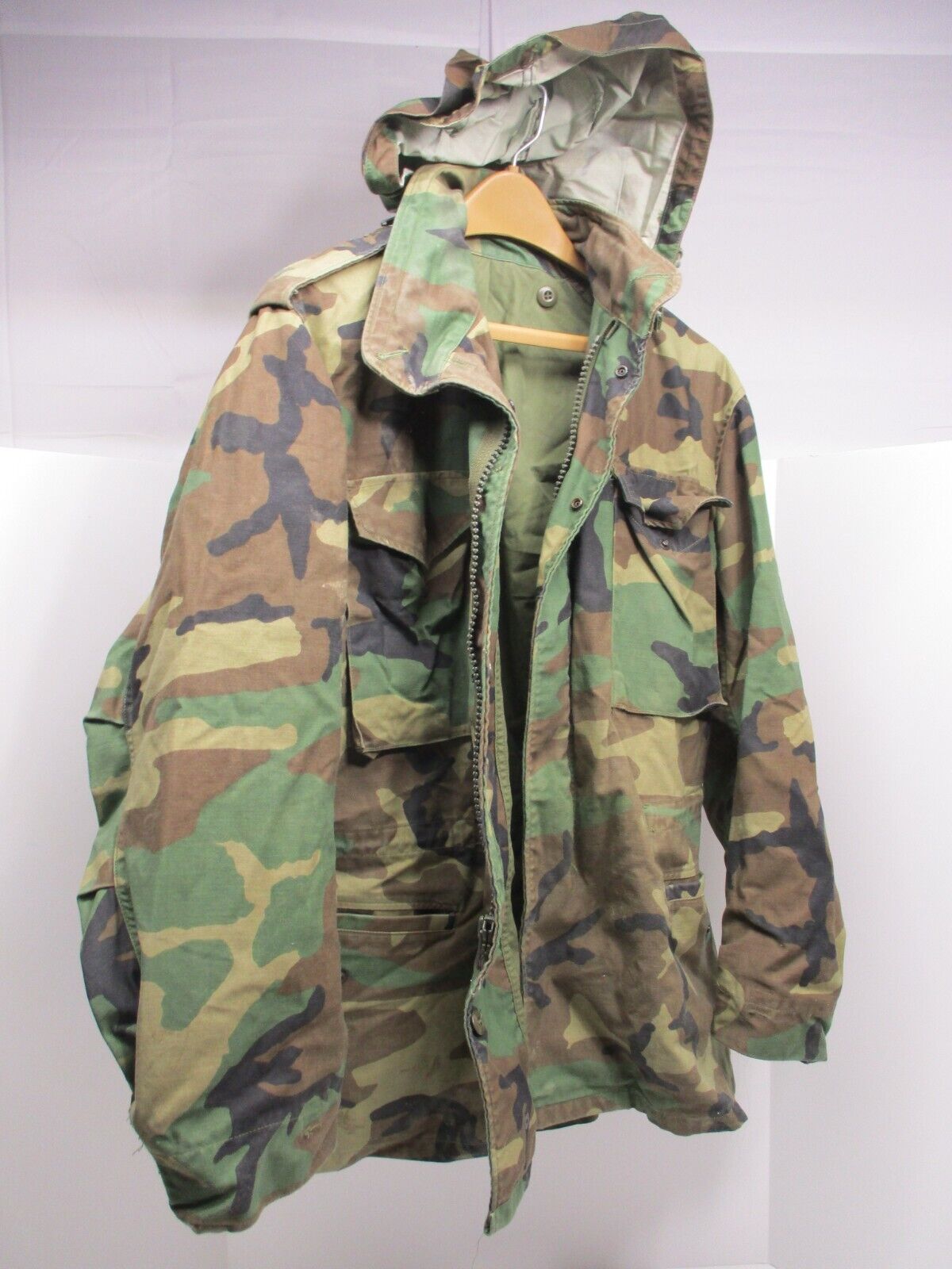 Miltary issue woodland camo cold weather coat w/lining and hood - Medium Regular