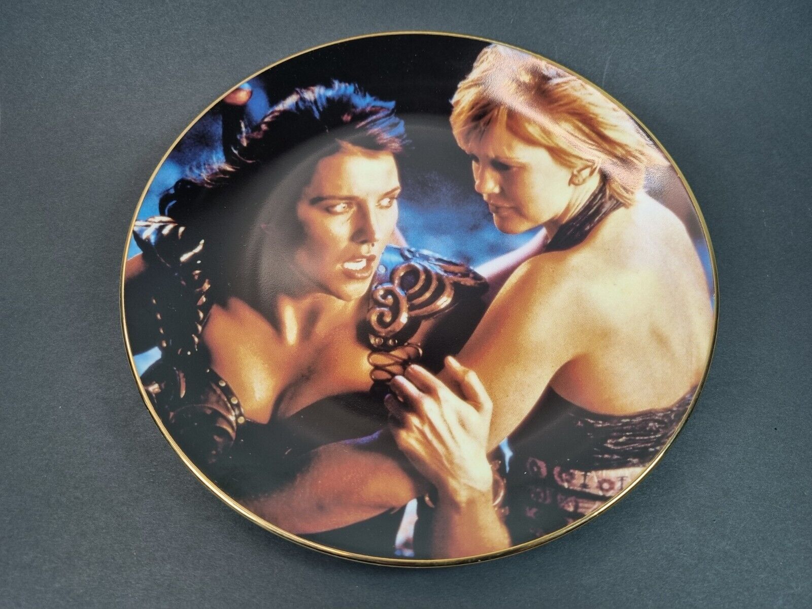 Xena warrior princess. VTG collector\'s plate. Xena and Gabriel. #557-1000.