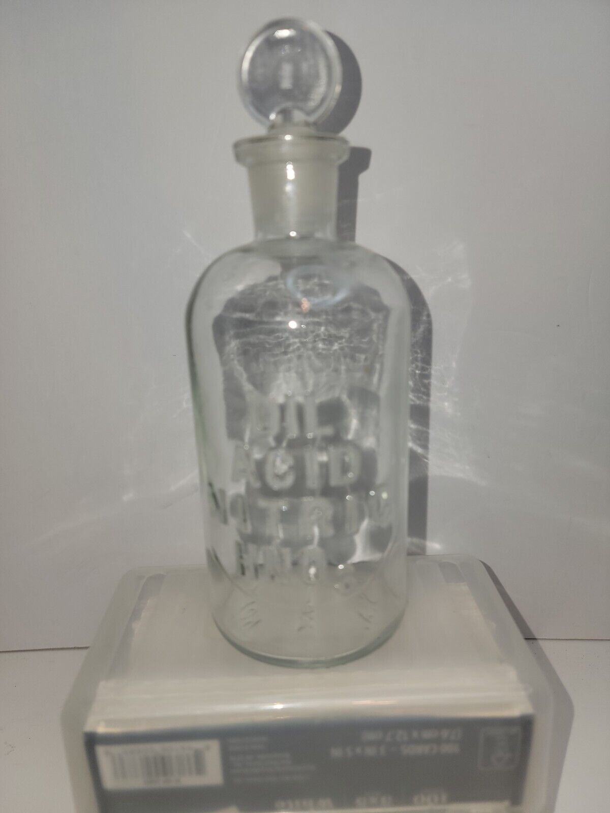 DIL ACID NITRIC HNO3 Antique Embossed Glass Acid Poison Bottle Apothecary (262)