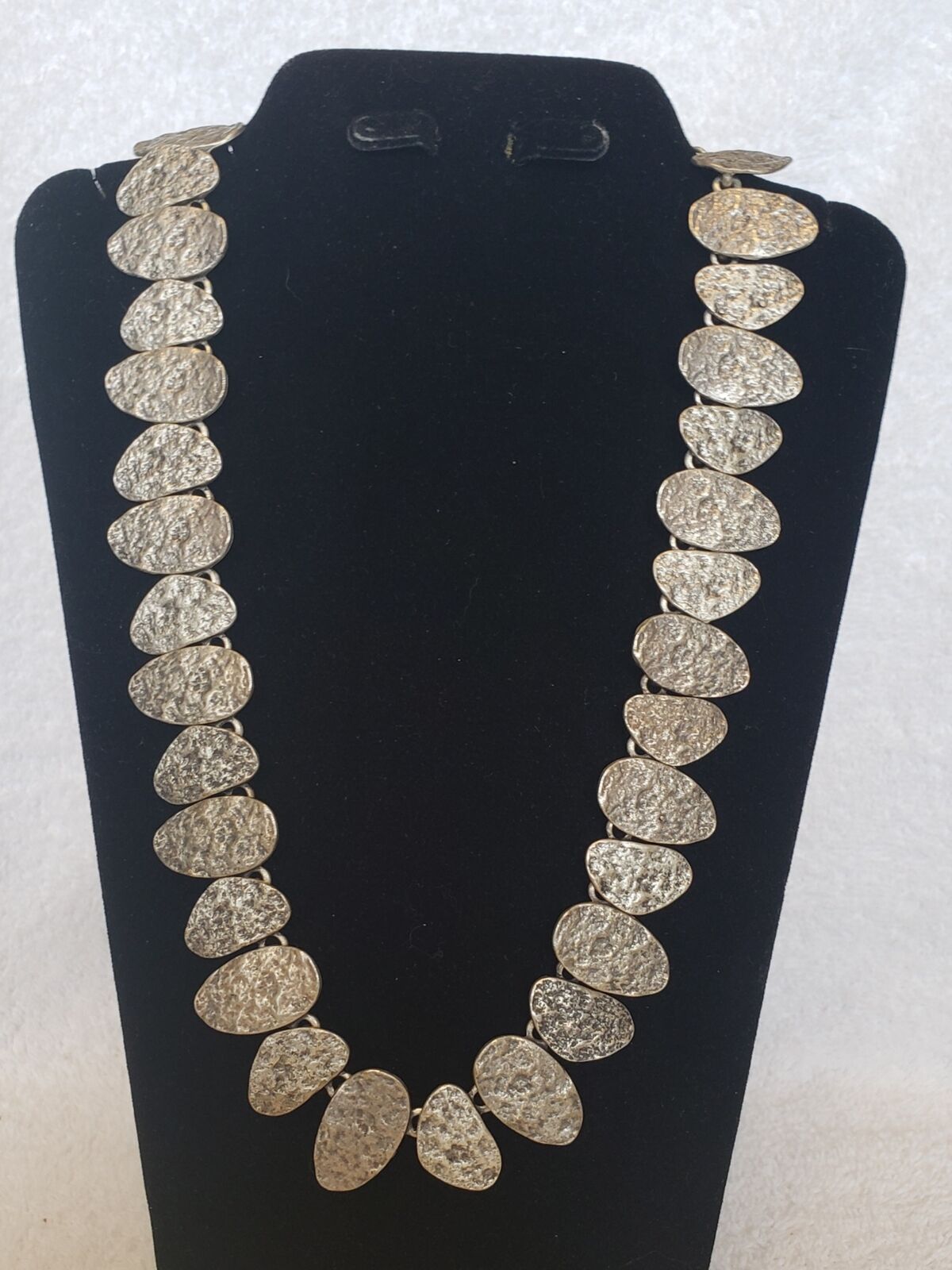 Vintage Necklace Hammered Oblong Disc Silvertone 20\