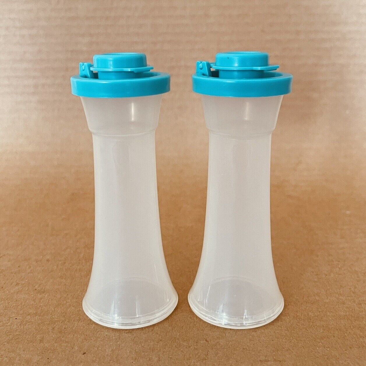 Tupperware Salt & Pepper Shakers Set of 2 Small 4” Hourglass #831 Teal Blue Seal