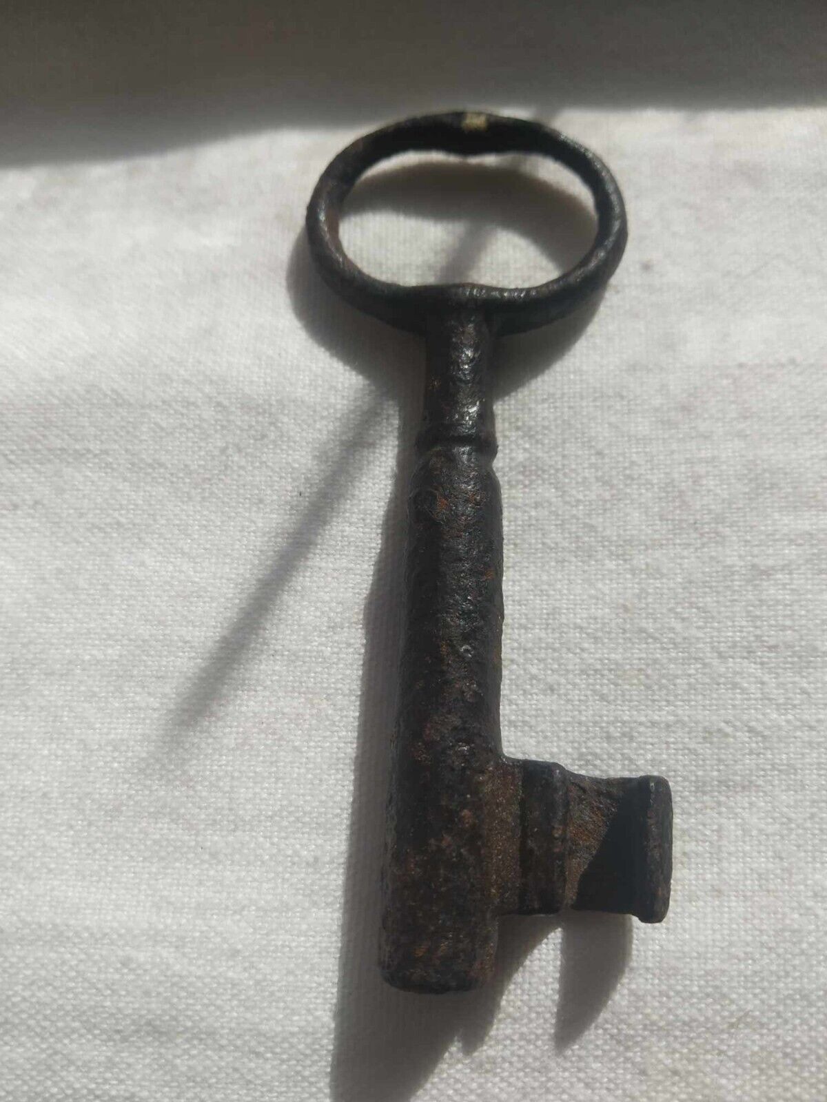 Antique old collectible iron metal key skeleton rust treatment 7
