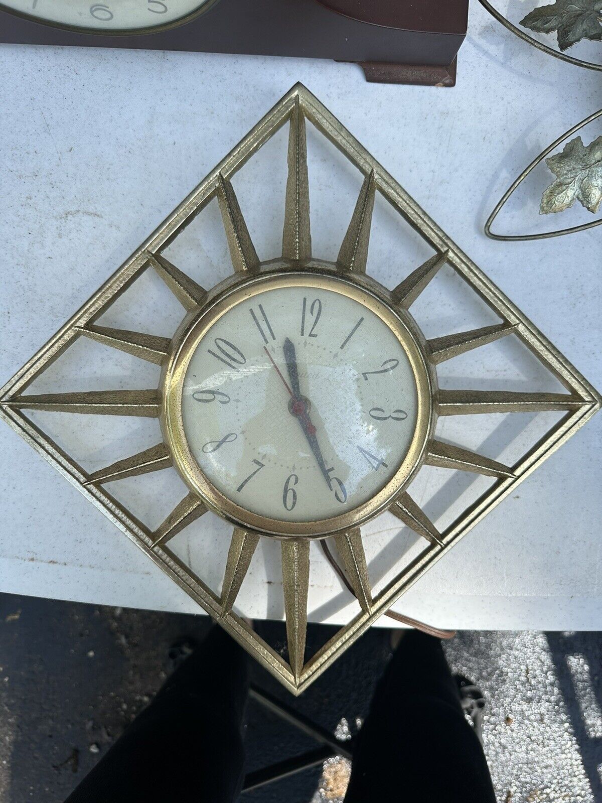 Vintage UNITED Metal Sunburst Wall Clock Mid Century Modern Diamond WORKS