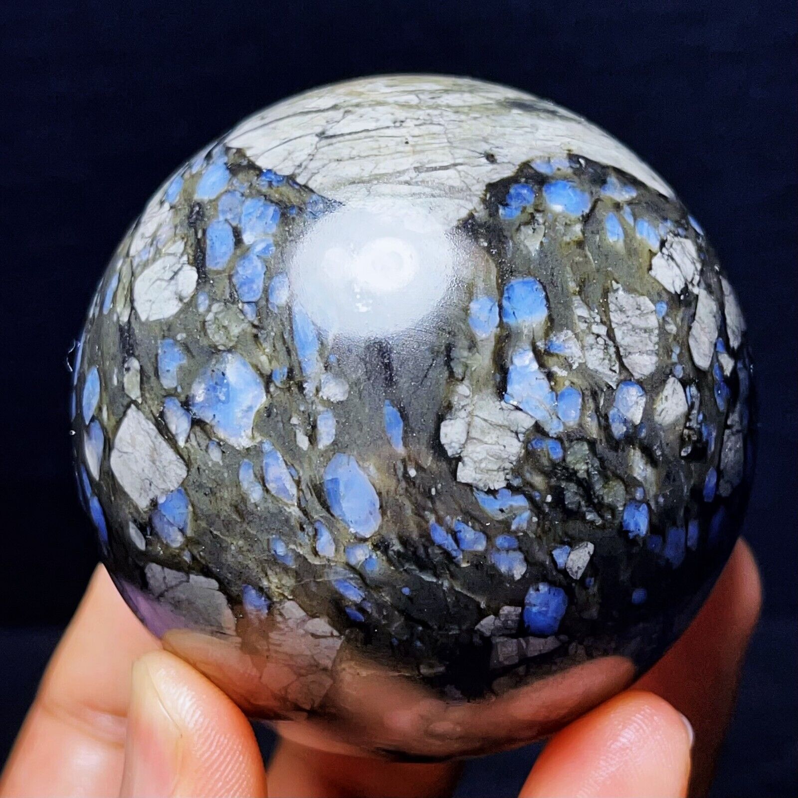 RARE 457G Natural  Polished Sodalite Sphere Ball  Crystal ball Healing L1840