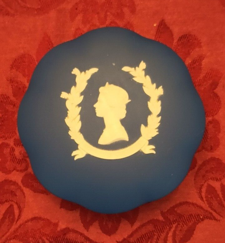 Wedgwood Queen Elizabeth on Royal Blue Jasperware 5\