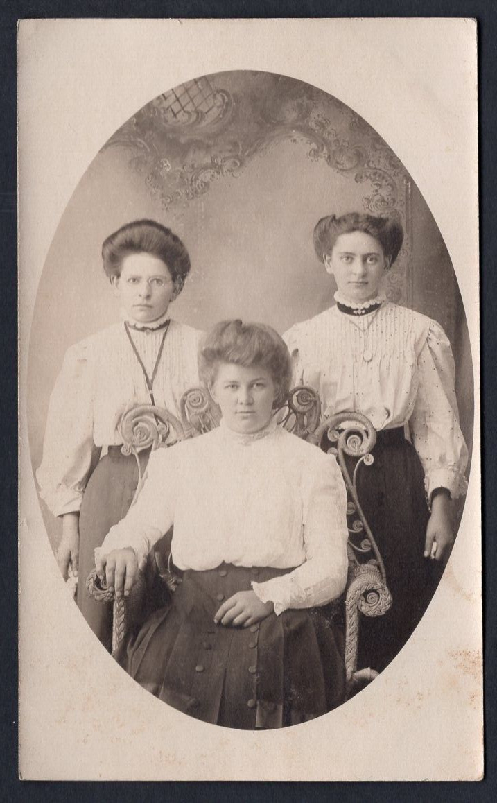 RPPC. USA or Canada c1903-05 Real Photo Postcard. Three Women. Edwardian Fashion