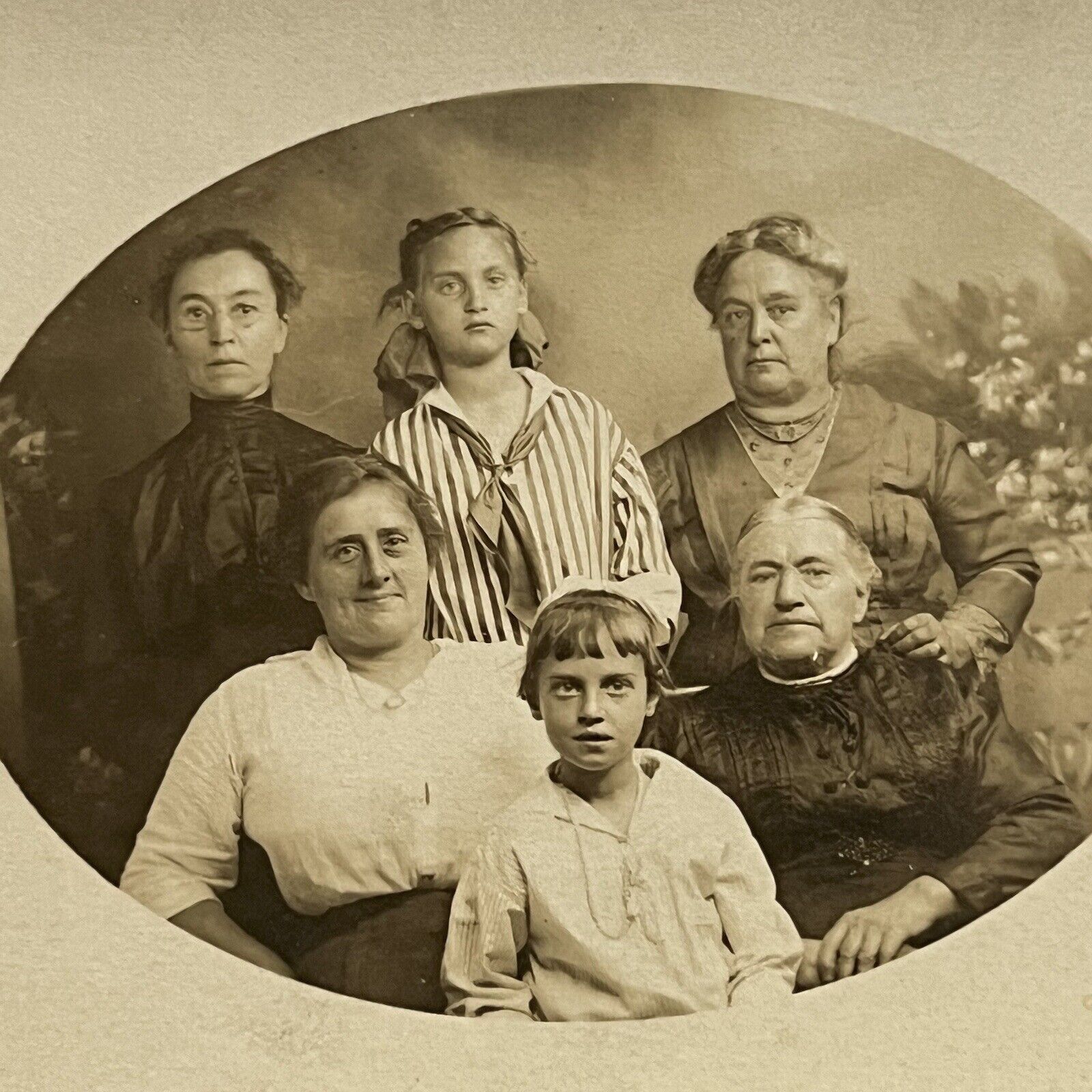 Antique RPPC Real Photograph Family Women Children Multigenerational Chicago IL