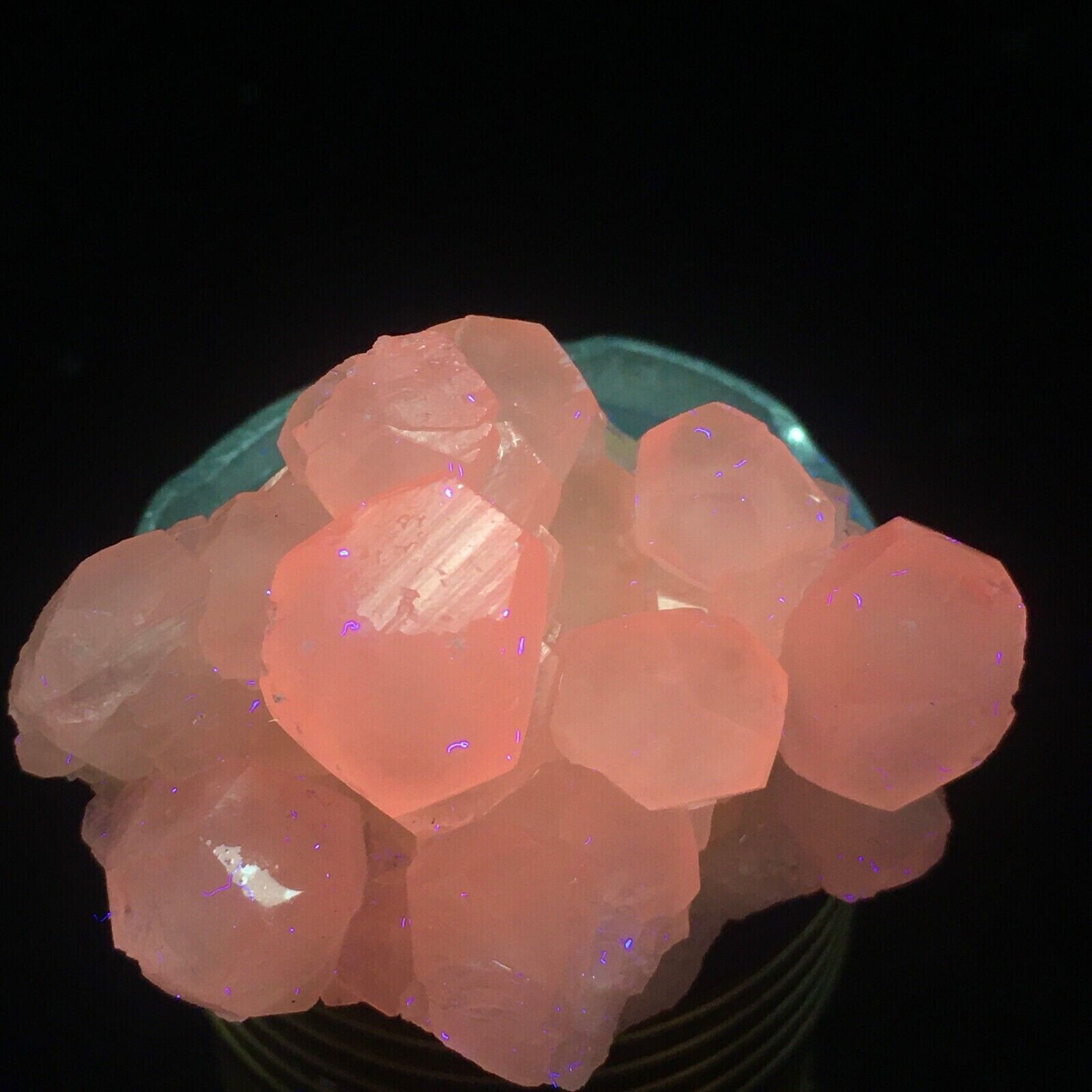 128g New product Naturally Rare Pink Fluorescent Benz Calcite comes from China