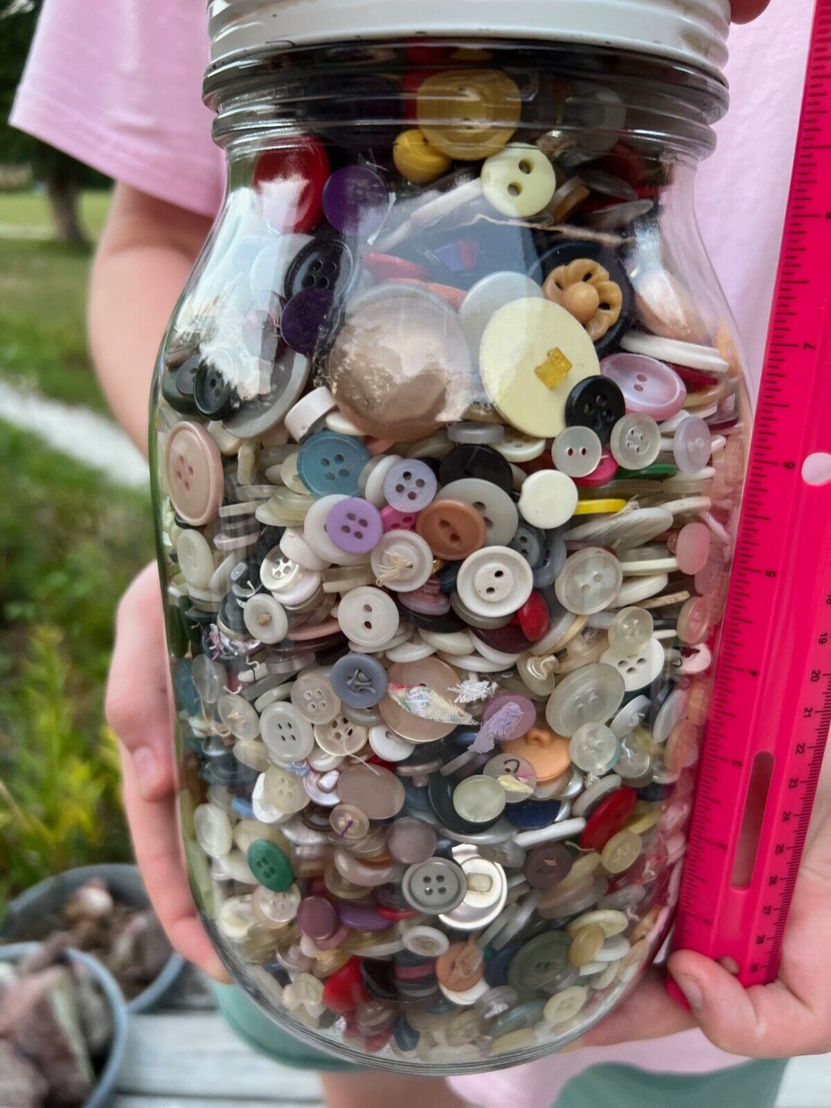 HUGE GLASS JAR FULL OF MIXED BUTTON LOT TRUE ANTIQUE VINTAGE SALVAGED BUTTONS 8#