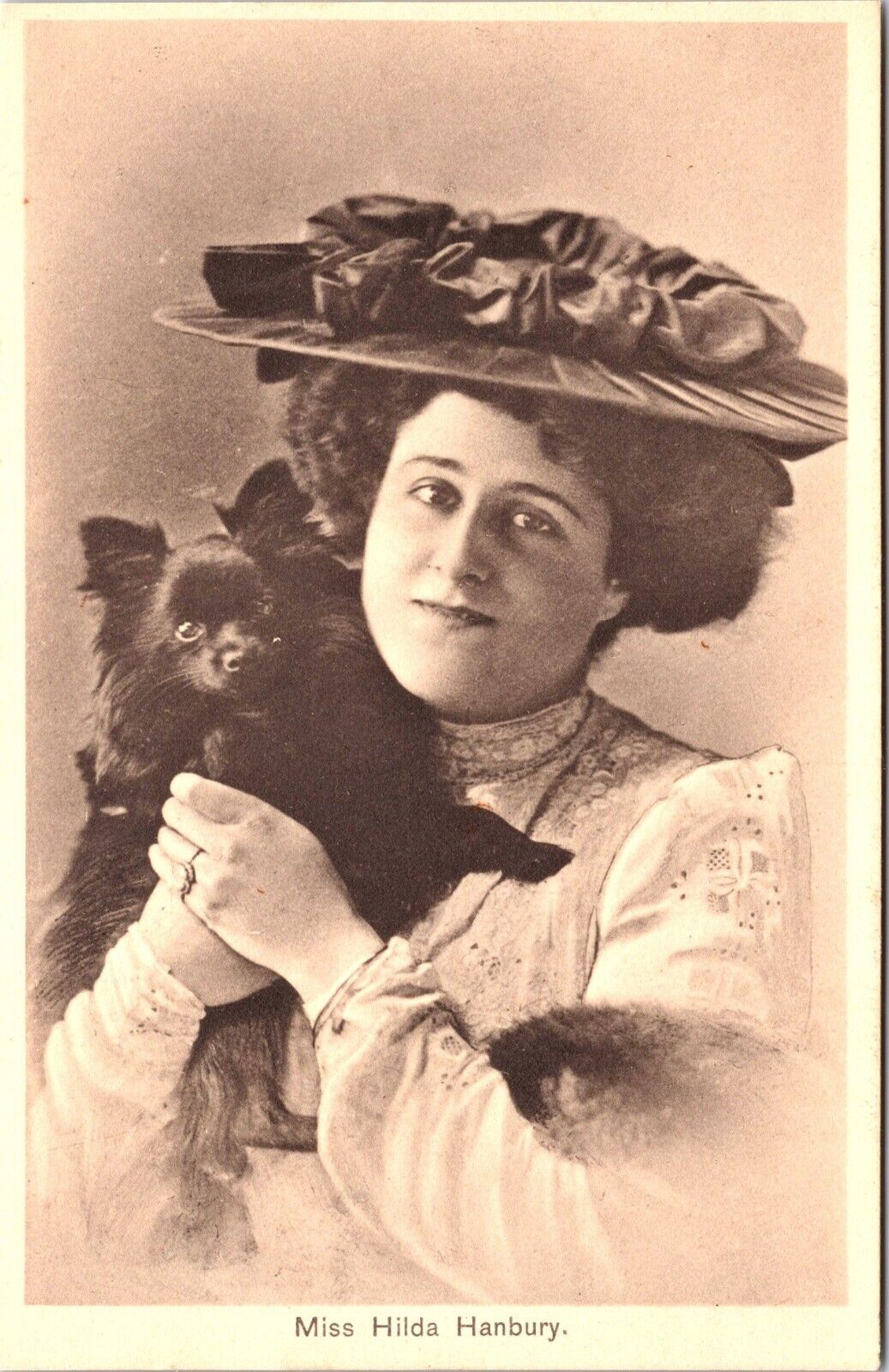 HILDA HANBURY AND HER CUTE DOG  :  BRITISH STAGE ACTRESS : STAGE BEAUTY : RPPC