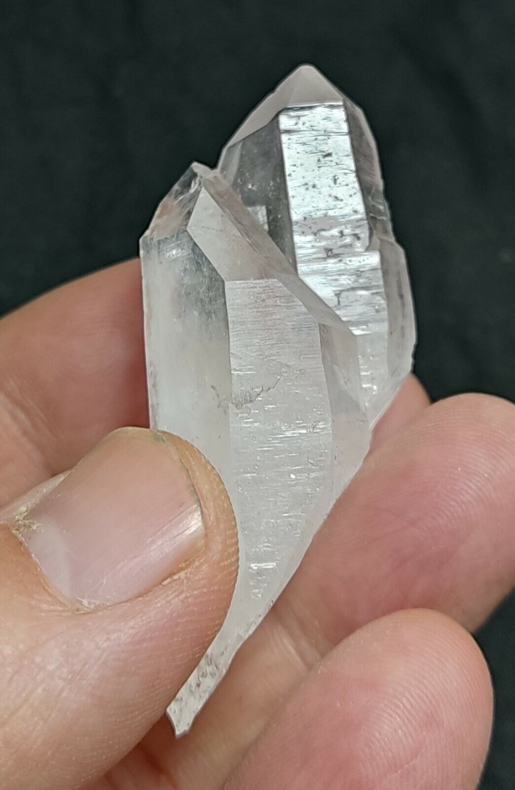 A very Aesthetic Natural beautifully terminated Quartz crystal 35 grams