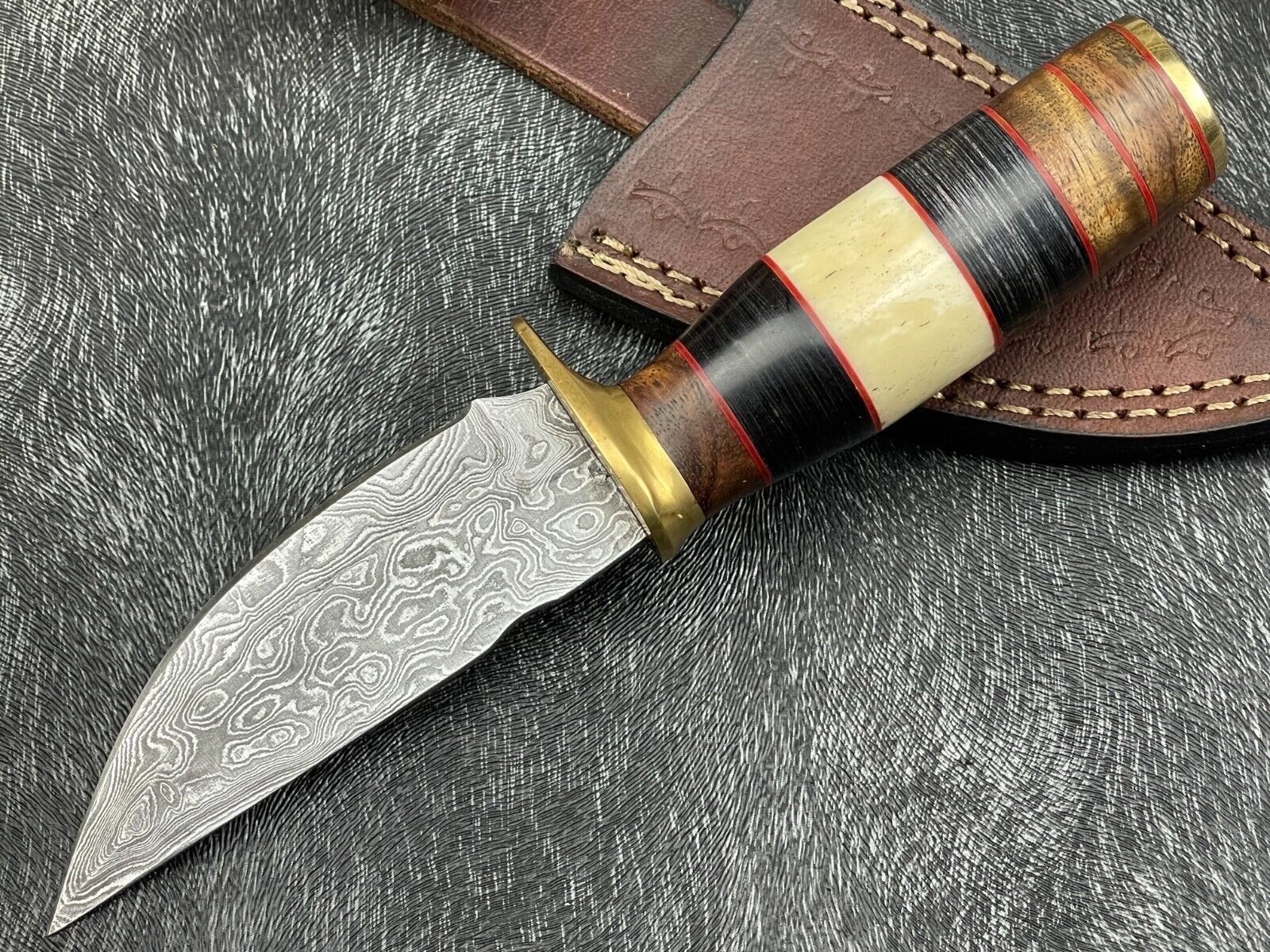 Massive Custom handmade Damascus steel 8''Hunting Knife Skinning Knife W/Sheath