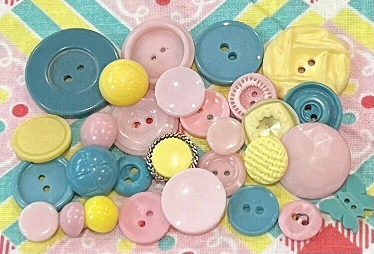 Vintage Lot Buttons Lot Mixed Variety Plastics So Cute 1950’s Candy Colors Mix