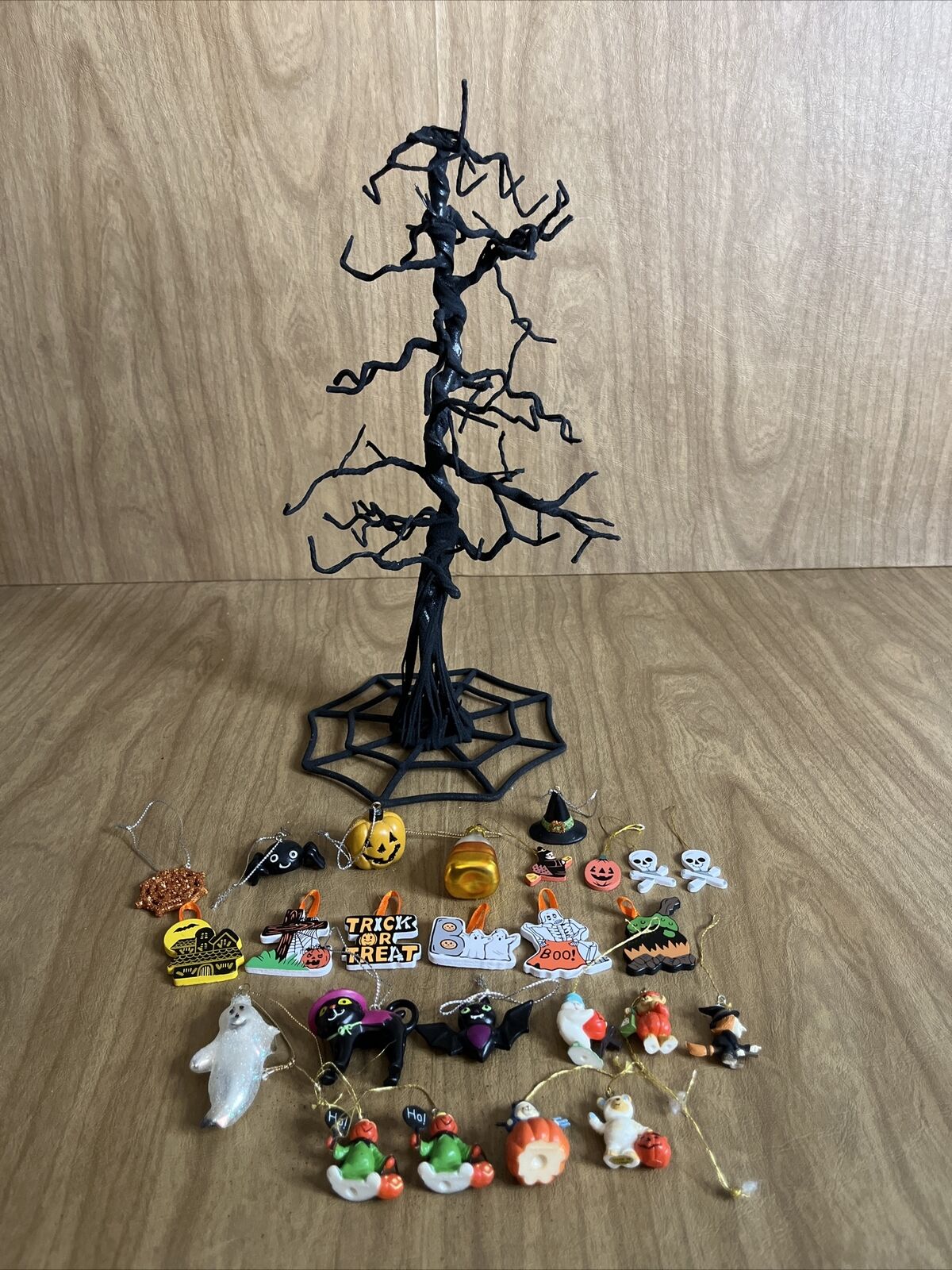Decorative Halloween Village Tree Decor Spooky Black Twisted W 25 Mini Ornaments