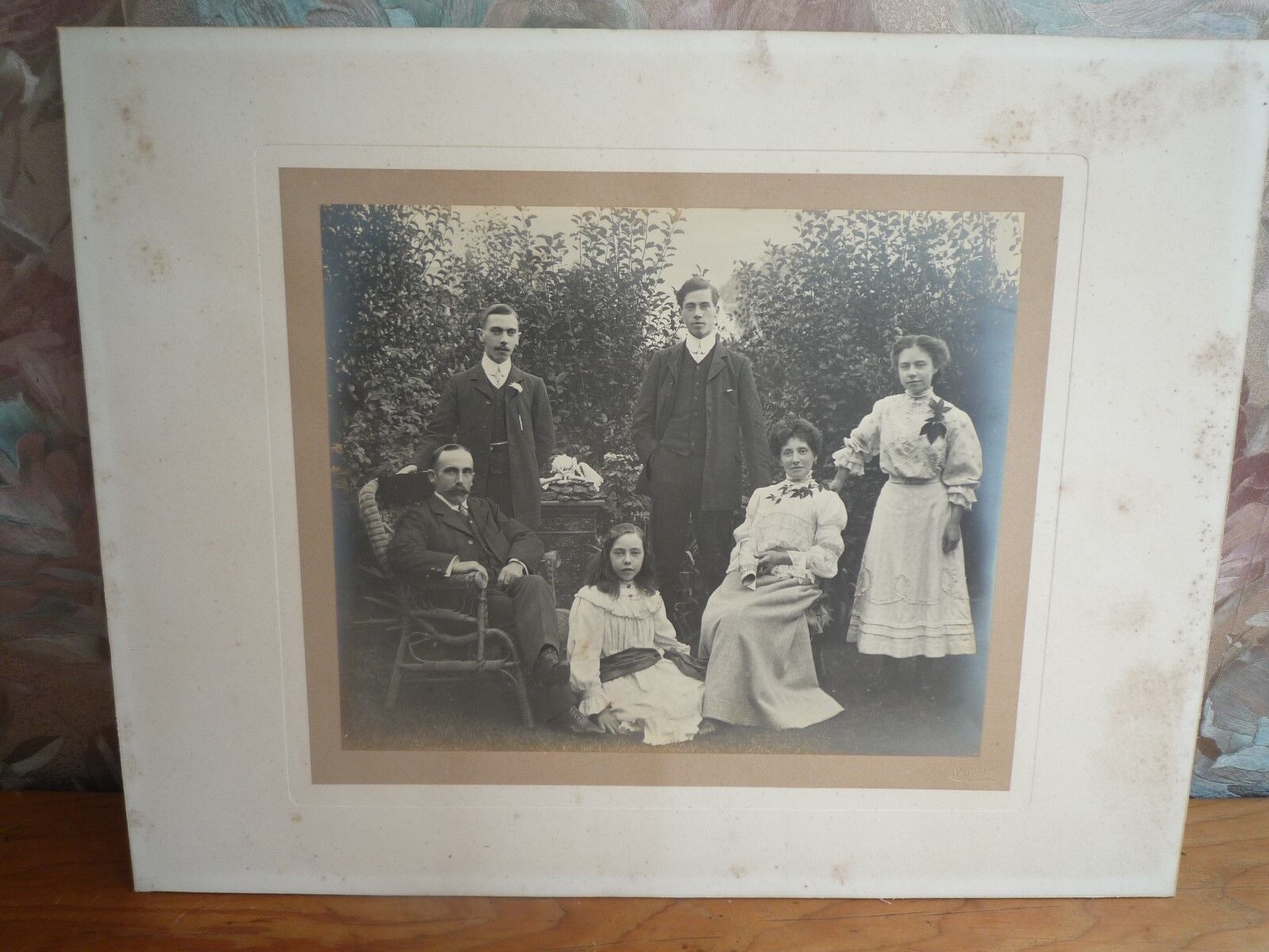 ANTIQUE VINTAGE PHOTO OF FAMILY  1907
