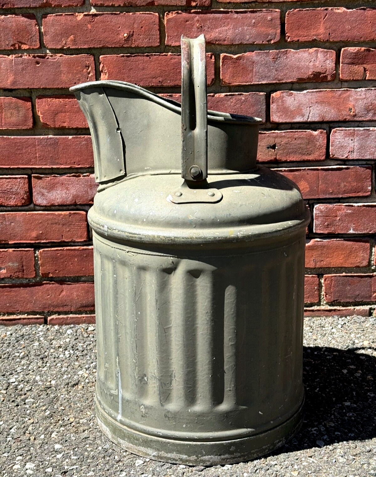 OLD VINTAGE ANTIQUE 5 GALLON FUEL OIL CAN DISPENSER ARMY MILITARY GREEN WWII ERA