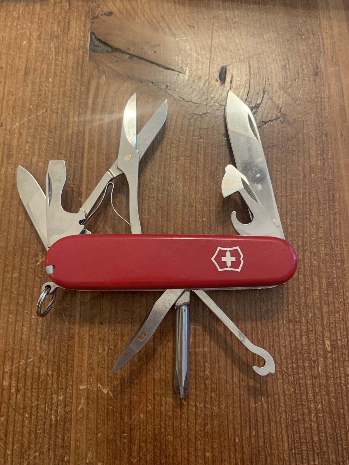 Victorinox Super Tinker Swiss Army Knife - In Excellent Pre-Owned Condition