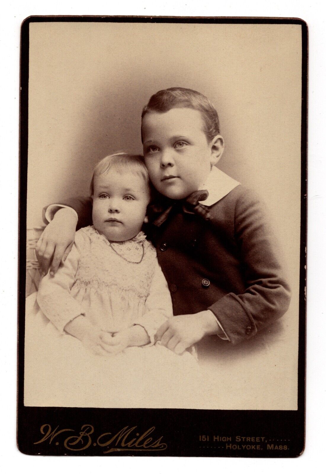 C. 1880s CABINET CARD W.B. MILES CUTE LITTE KIDS BROTHER & SISTER HOLYOKE MASS.