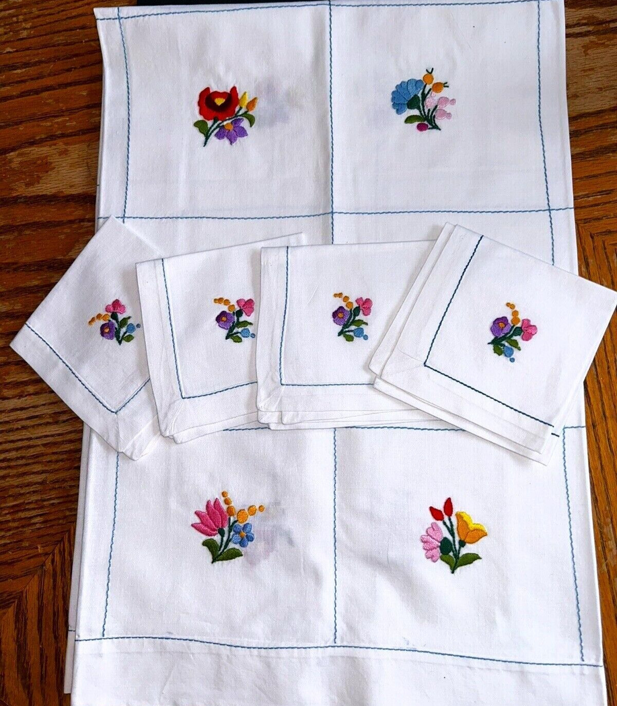 Vintage Tablecloth Floral Embroidery 38\