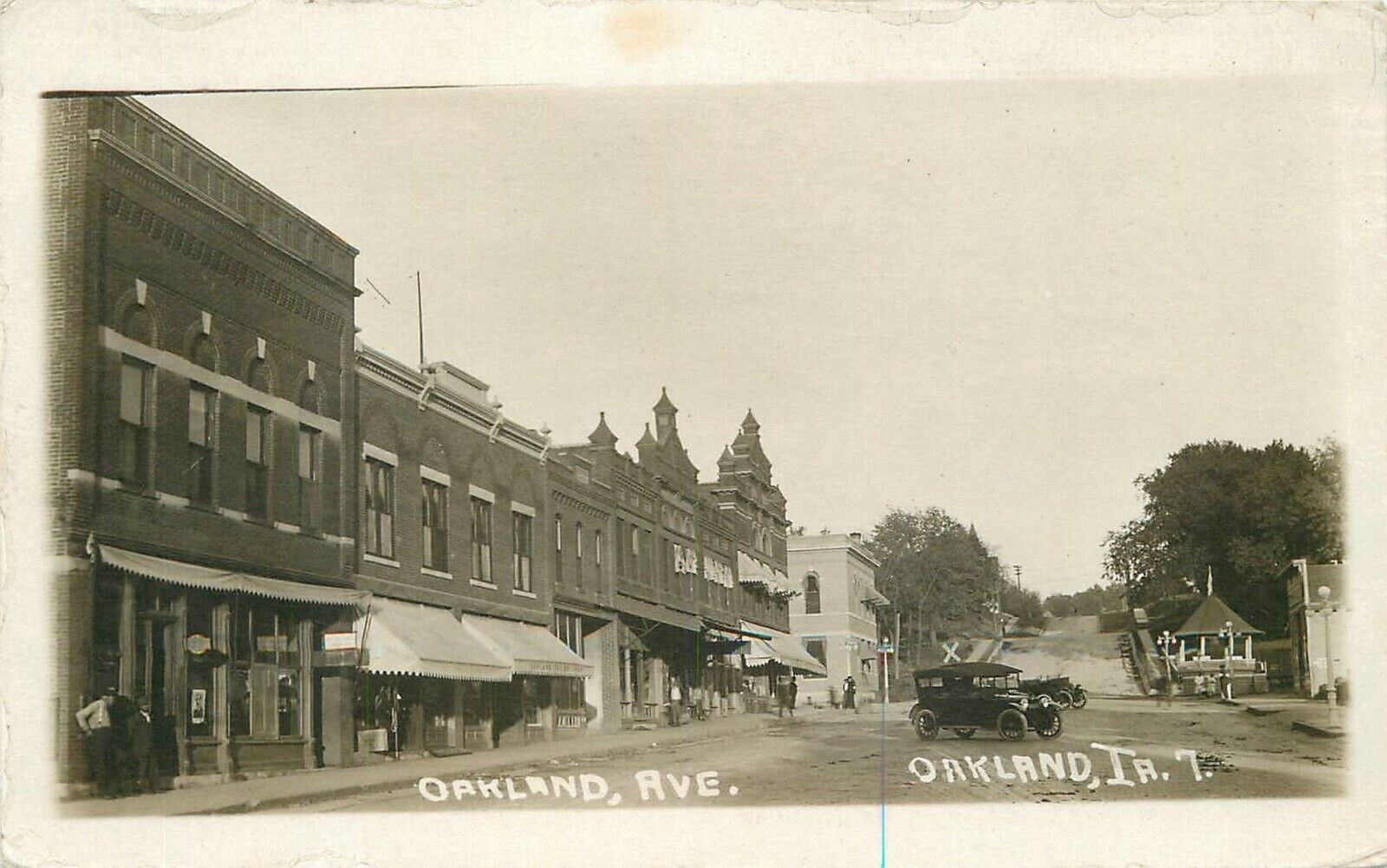 Postcard RPPC 1923 Iowa Oakland Street Scene automobiles 23-12092