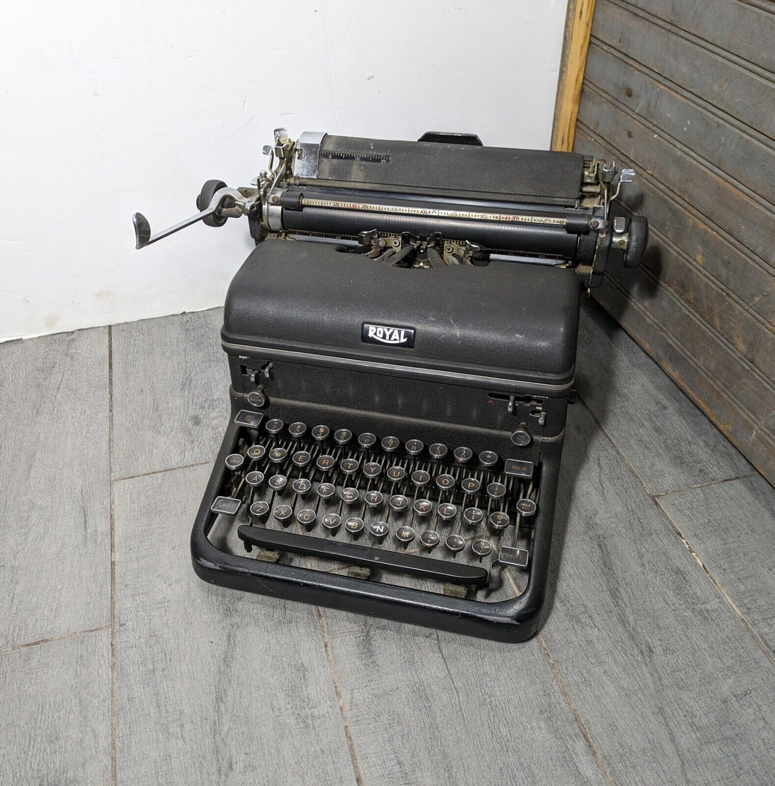Antique 1940s Royal KMM Magic Margin Typewriter