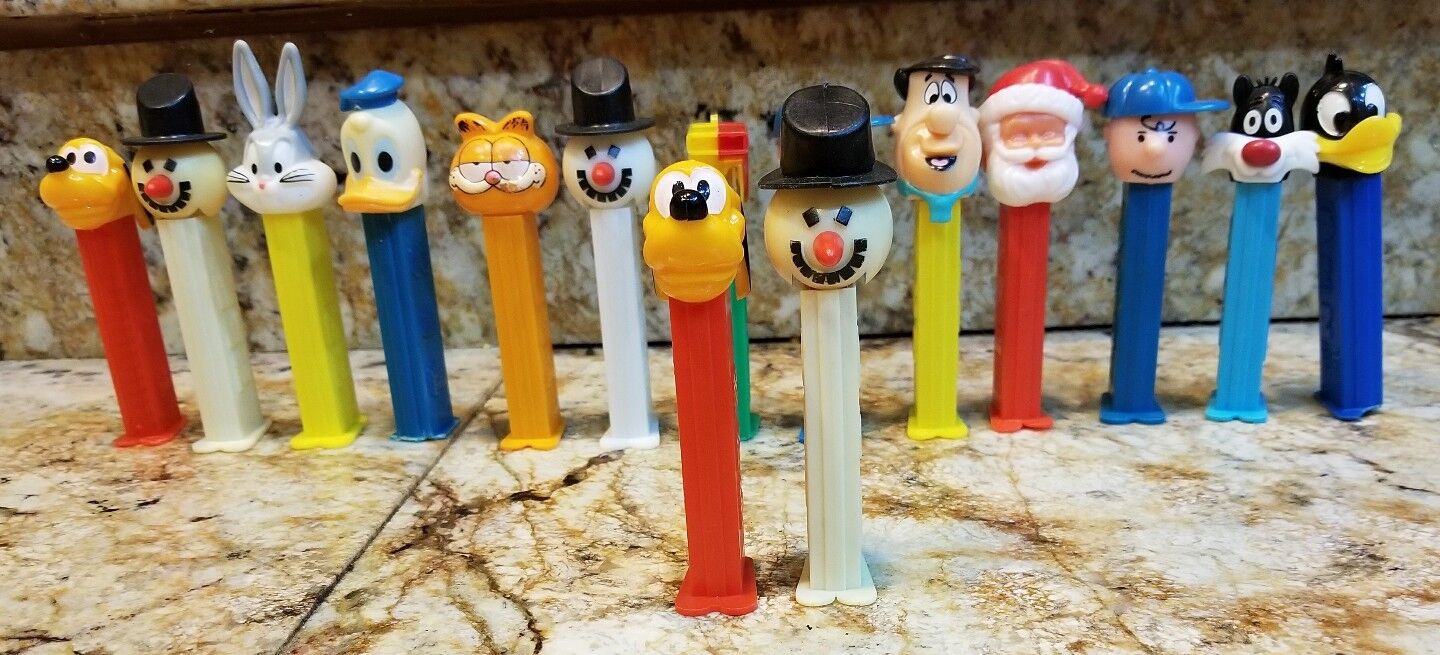 PEZ mixed LOT 15 VINTAGE CANDY DISPENSERS 