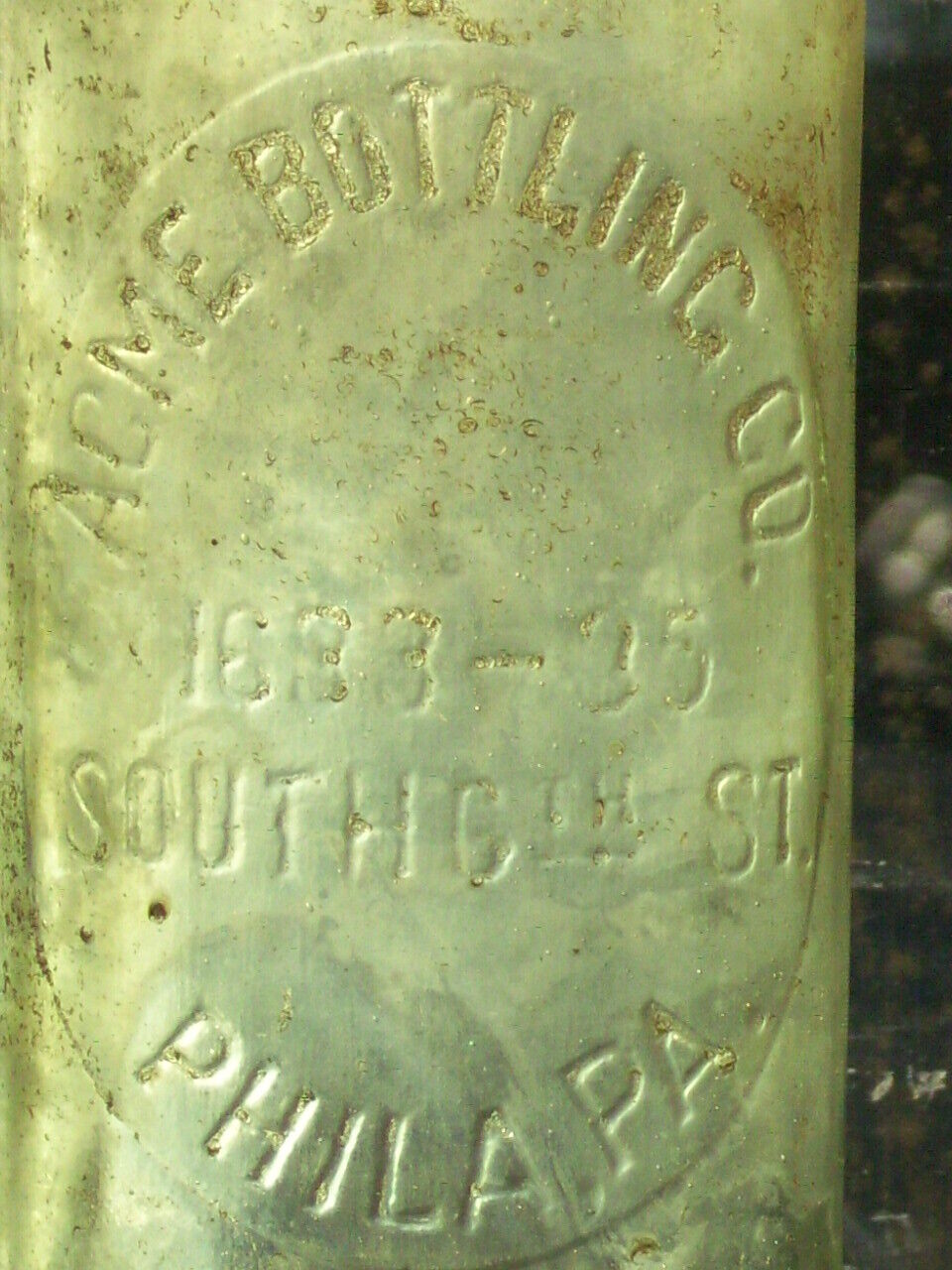 8 oz. Acme Bottling Works 1633 - 35 South 6th st. Philadelphia, Pa. glass bottle
