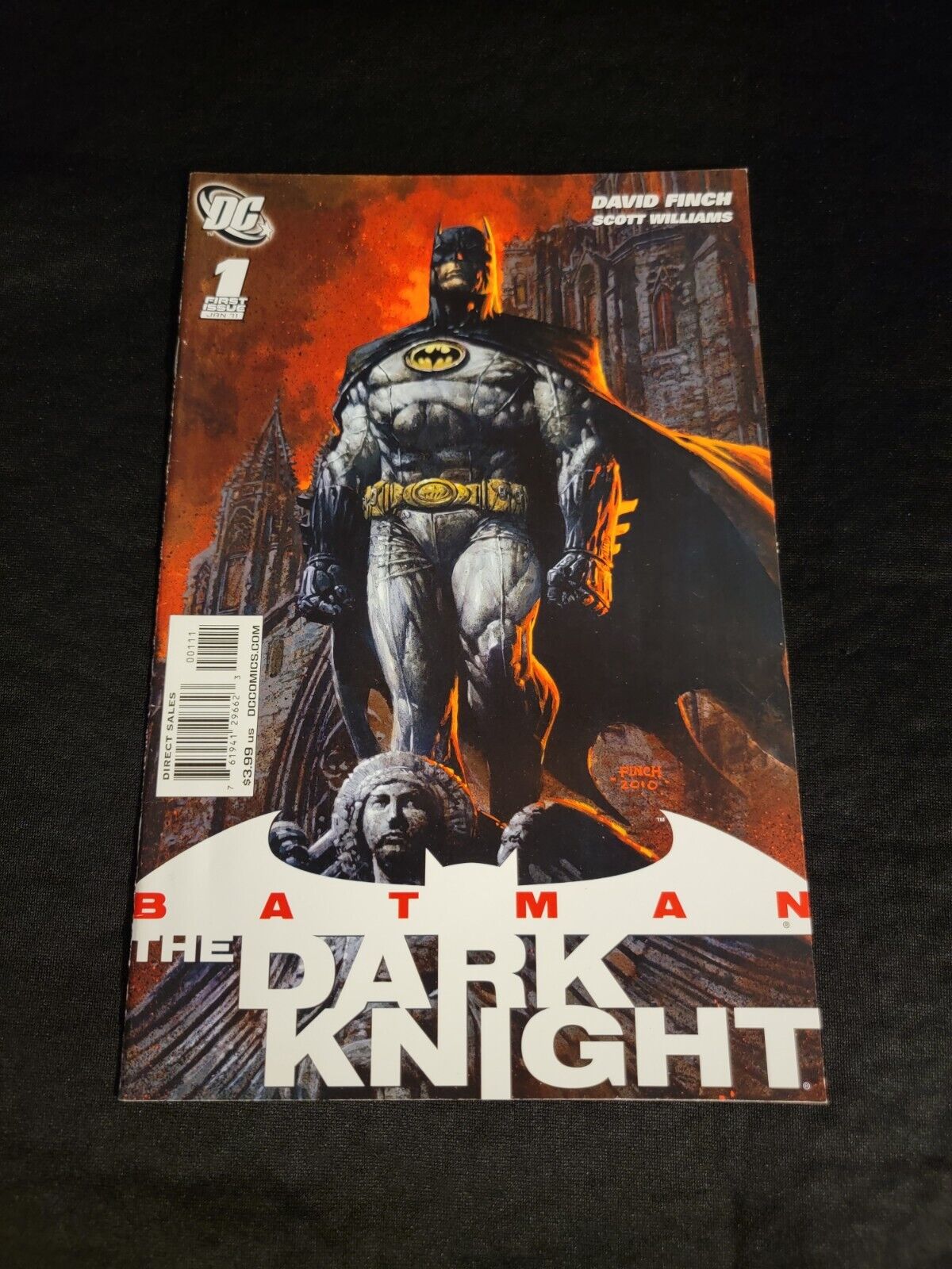 Batman: The Dark Knight Issue #1 (January 2011, DC Comics)