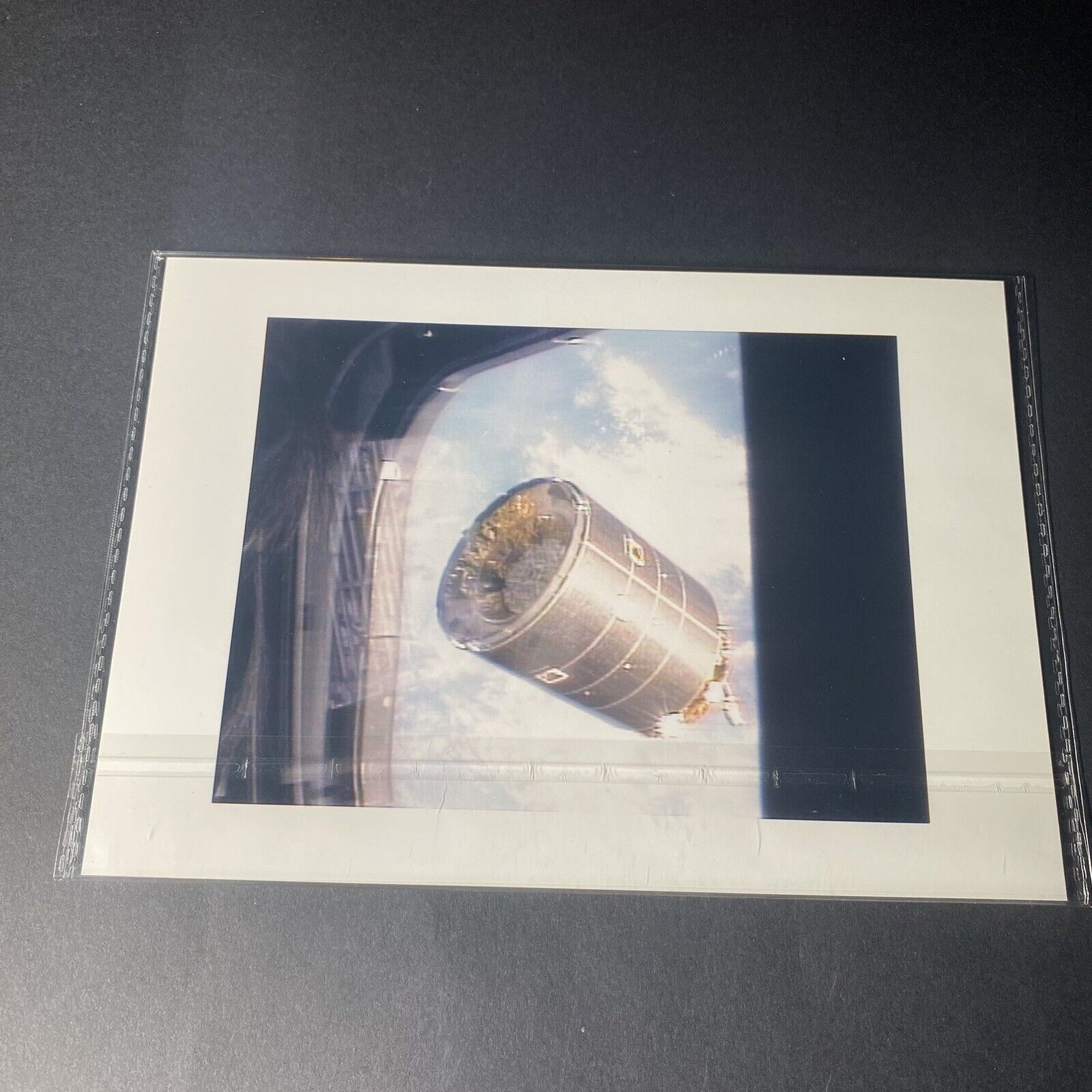Official NASA Sony Photo 1992 STS-49 Intelsat VI Satellite Space Shuttle Window