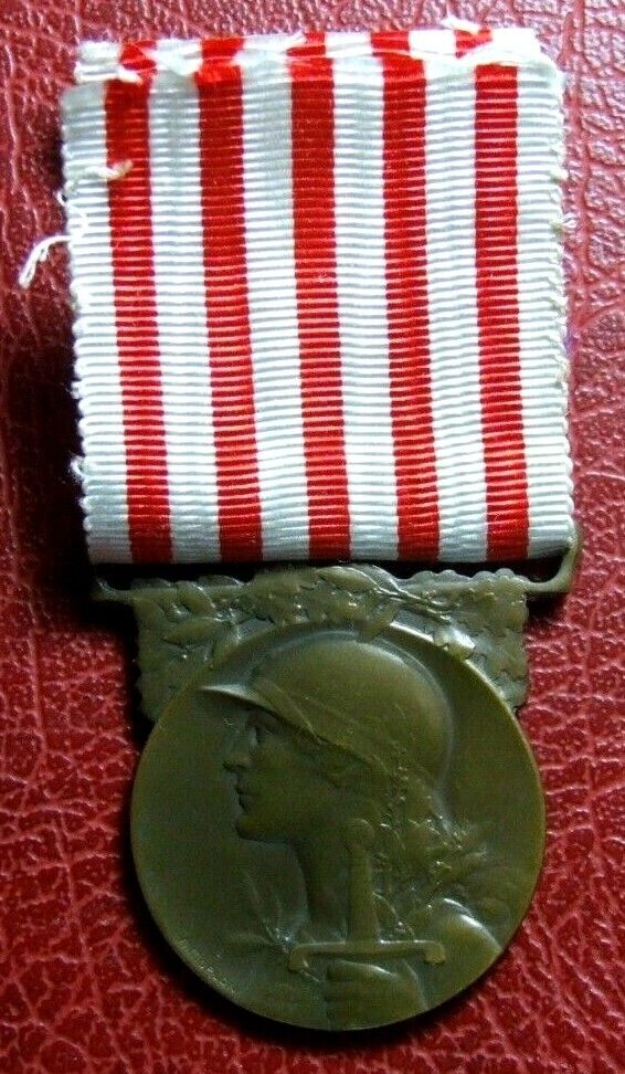 WWI 1914–18 Marianne as soldier with sword French Republic medal by Morlon