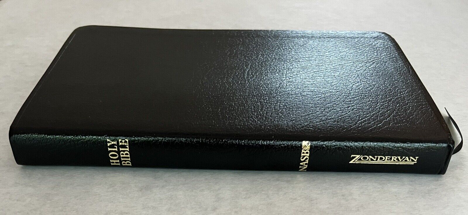 Holy Bible NASB Zondervan, 2002 Bonded Leather Thinline Gold Edge Red Letter