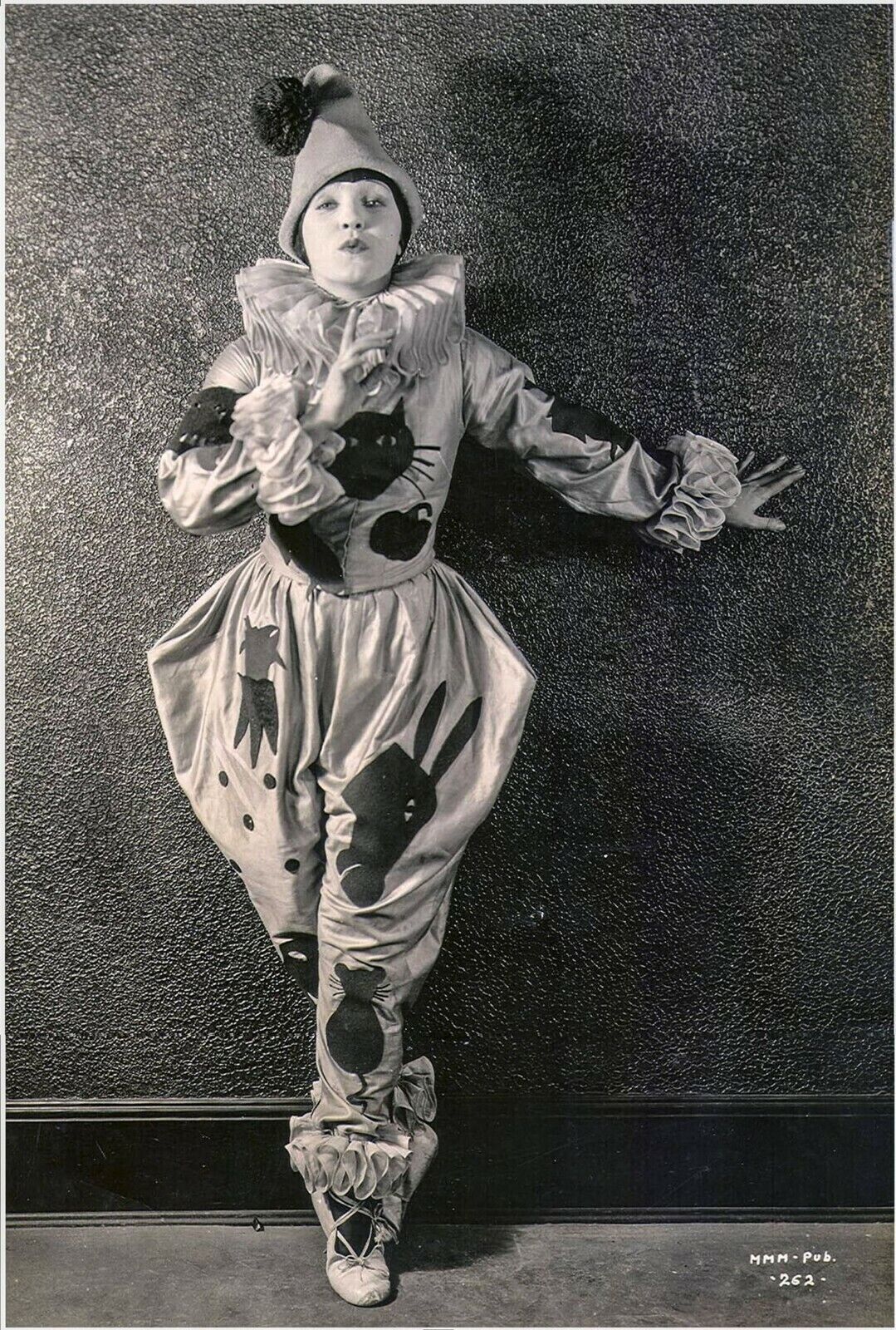 Antique Circus Clown Photo 3454 Oddleys Strange & Bizarre