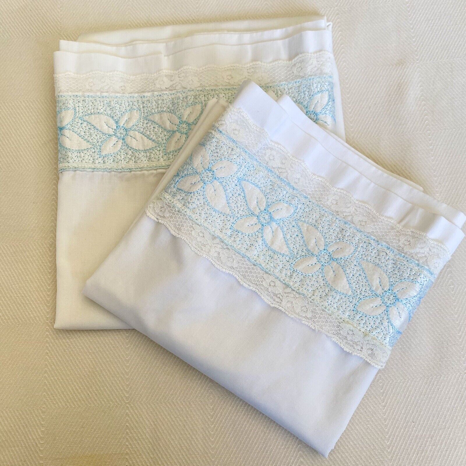 Vintage White Pillowcase Set 2 Standard Embroidery Blue Floral No Iron Lace READ