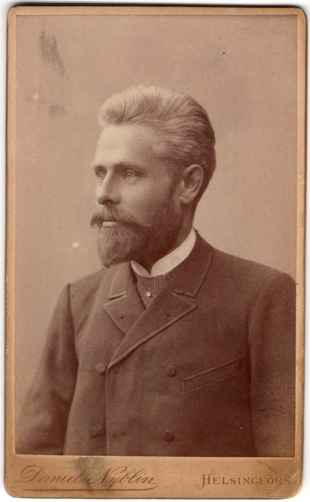 CIRCA 1890s CDV DANIEL NYBLIN HANDSOME BEARDED MAN IN SUIT HELSINGFORS FINLAND