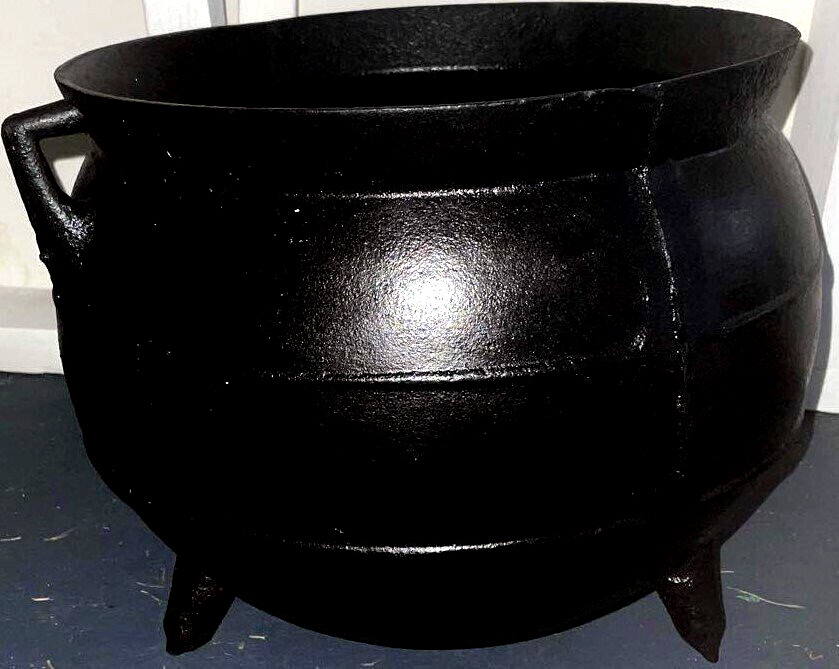 Antique #10 Cast Iron Cauldron seasoned, and ready for use.