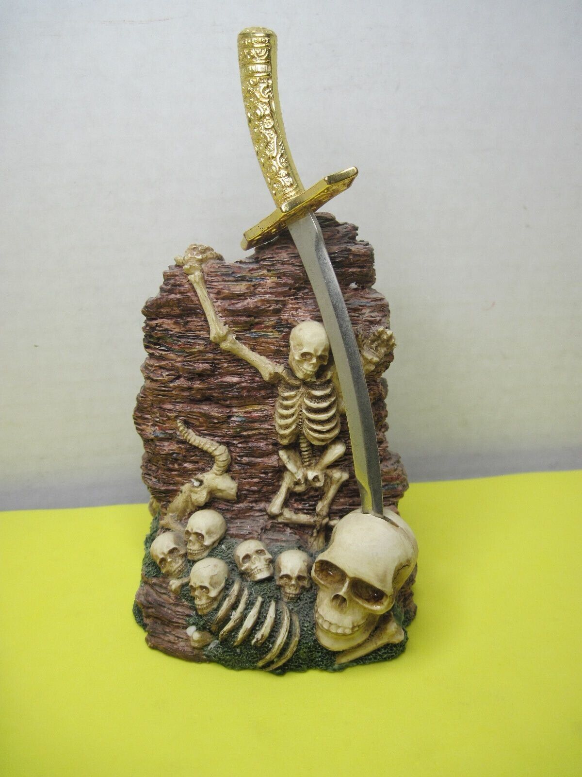 Pirate Skeletons Skulls Figurine With 6\