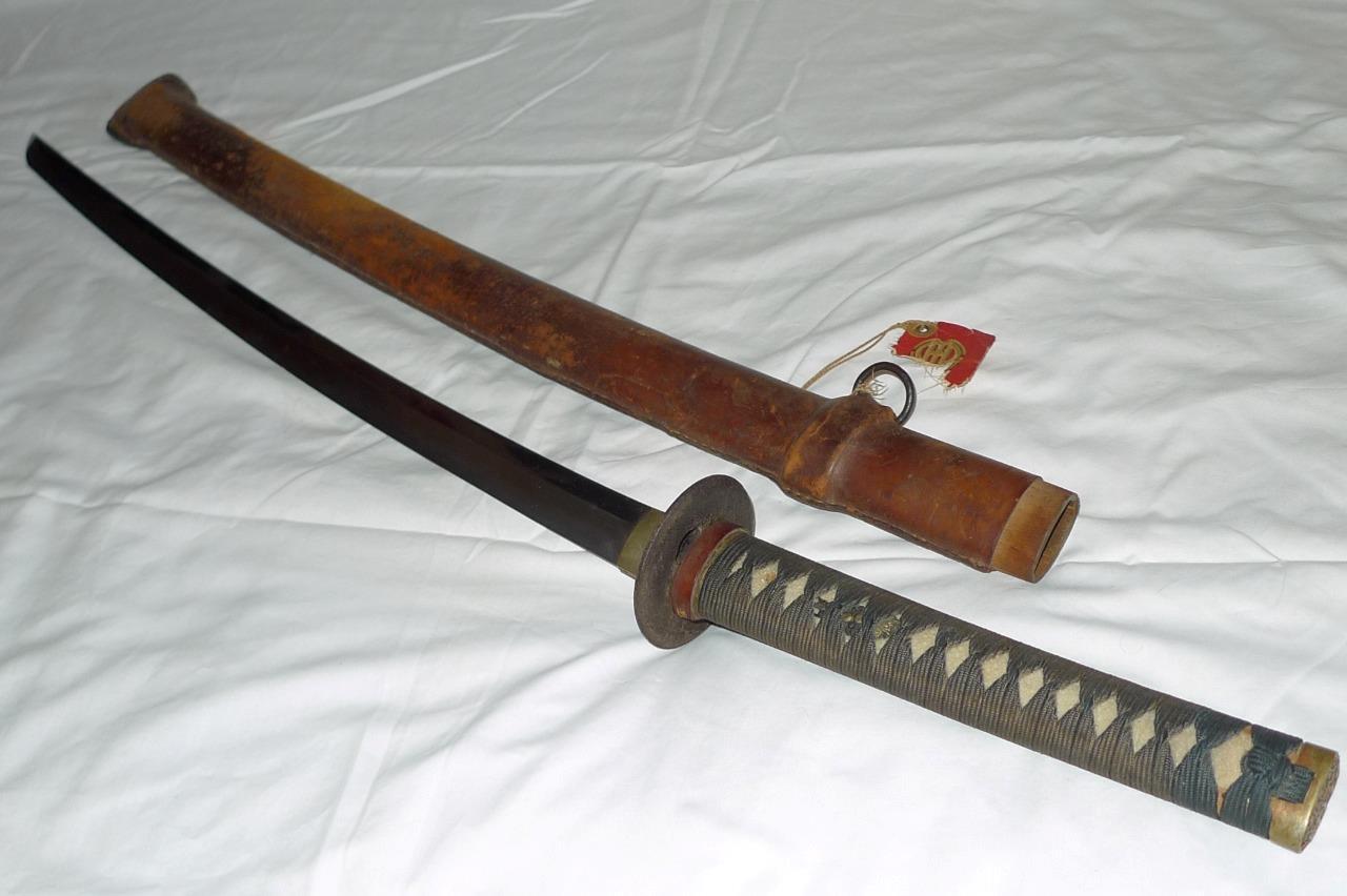 Antique WWII JAPANESE WW2 GUNTO Samurai Sword Signed Hizen no kuni Tadayoshi