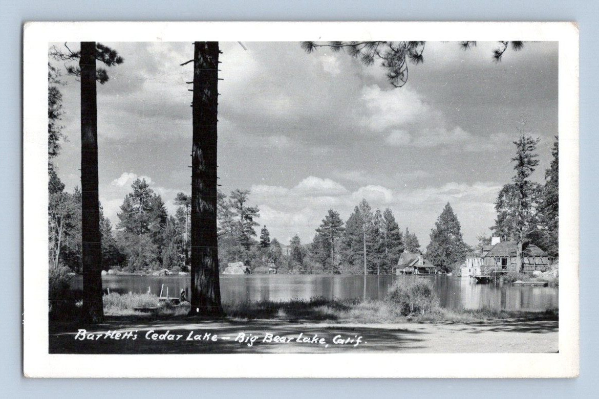 RPPC 1950. BIG BEAR LAKE, CALIF. BARTLETT\'S CEDAR LAKE. POSTCARD EE19