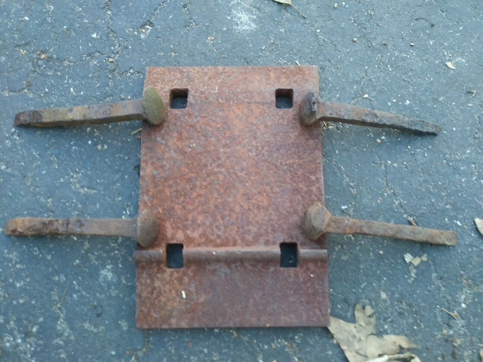 4 Railroad Spikes & CAST Iron Track Plate Pennsylvania Seashore RR Old Salvage