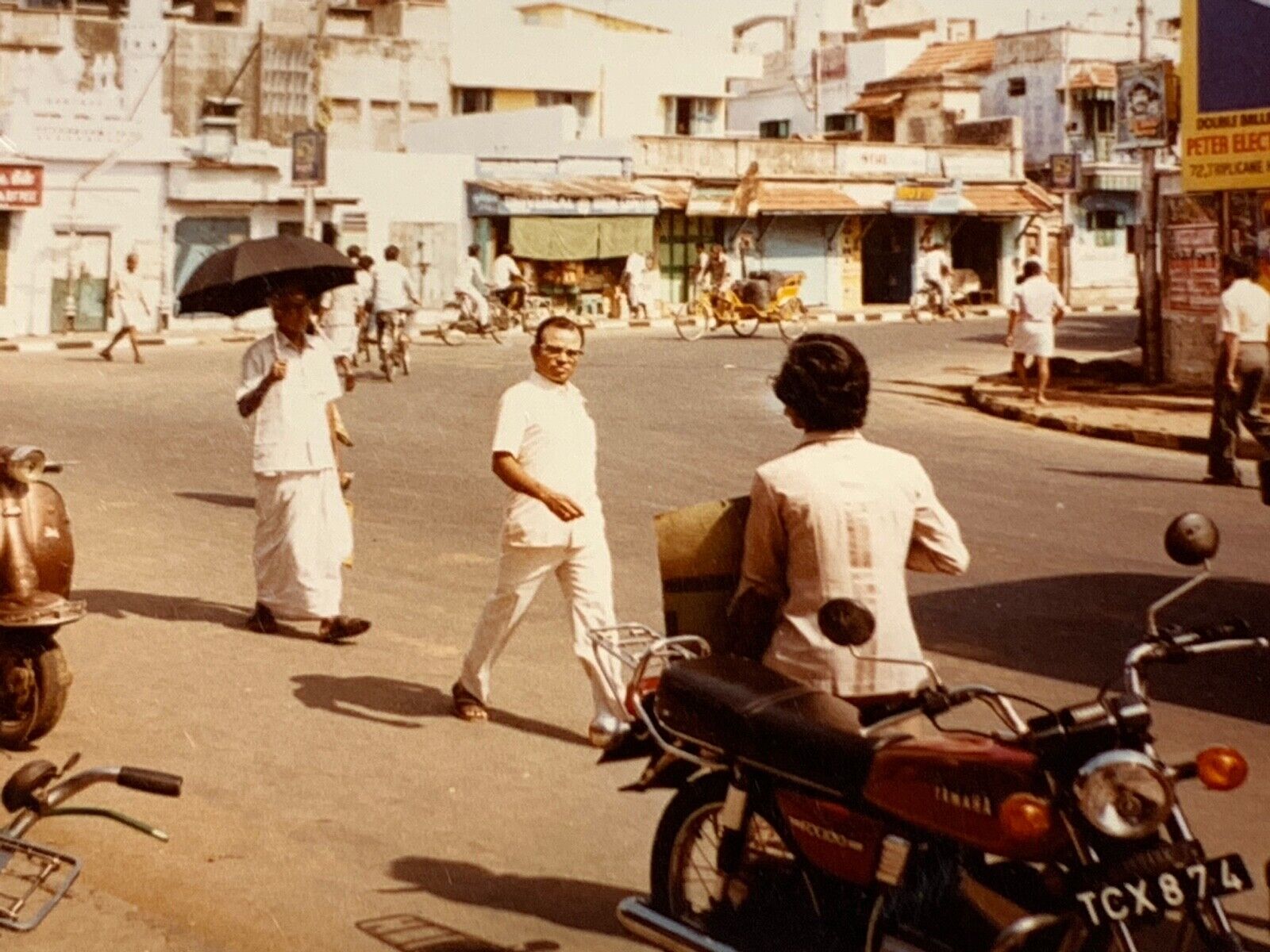 (AtC) FOUND PHOTO Photograph Snapshot 4x6 Color Chennai Tamil Nadu India Street 