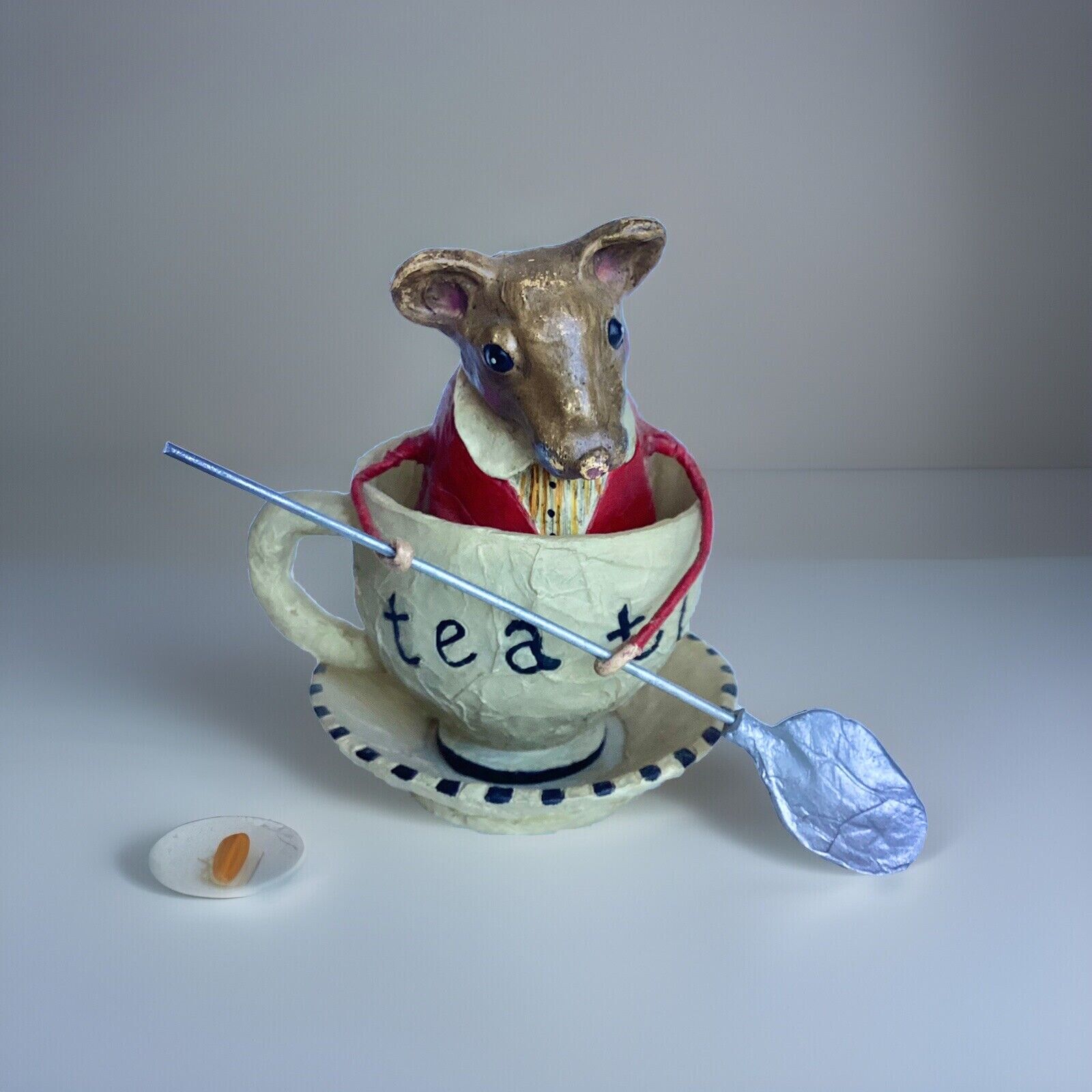 Lori Mitchell Figurine Gullivers Travels Mouse in Teacup Folk Art ESC & Company